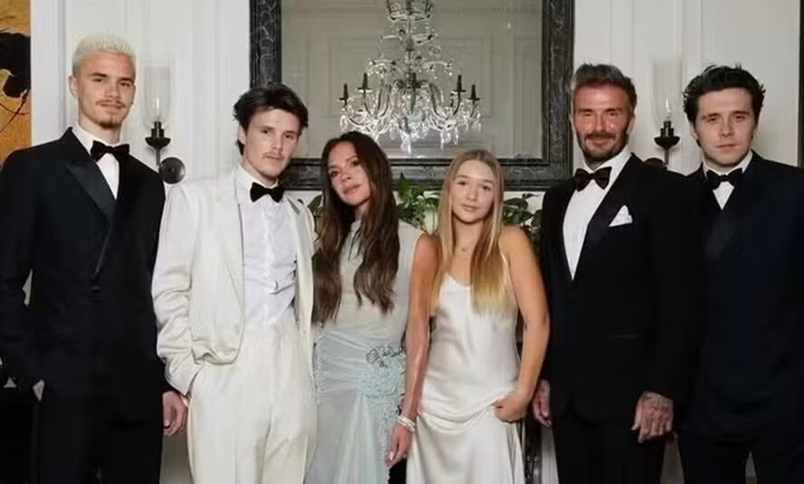 El patrimonio de los Beckham llegó a €500 millones, aunque su relación con Brooklyn y Nicola Peltz se encuentra profundamente afectada.