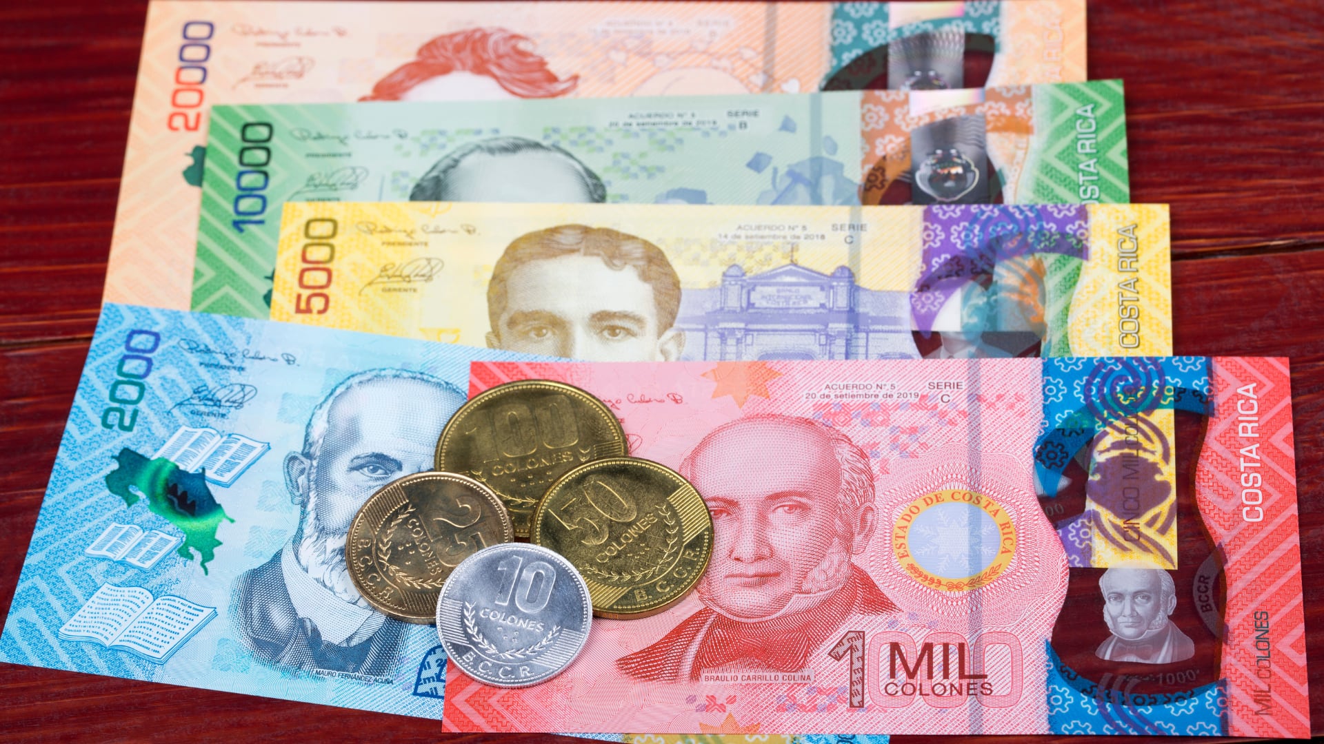 El feriado del 1.° de diciembre no es de pago obligatorio. El salario depende de si trabaja y de su tipo de contrato.