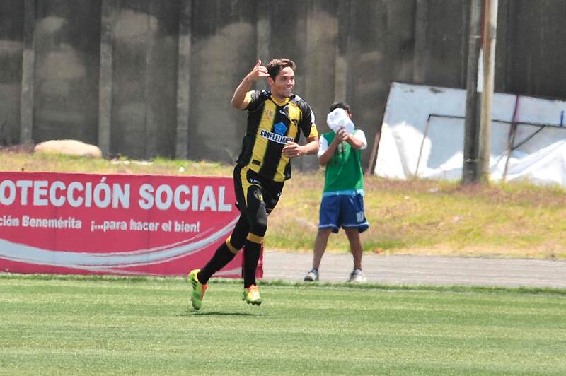 Los coronadeños son el equipo que peor promedio de efectividad tiene en sus remates en lo que va del Torneo de Invierno 2014. Jonathan Moya es uno de sus goleadores, aunque carece de puntería. Por su parte, el equipo que menos remata al marco contrario es Carmelita. | ARCHIVO / ALEXANDER OTÁROLA