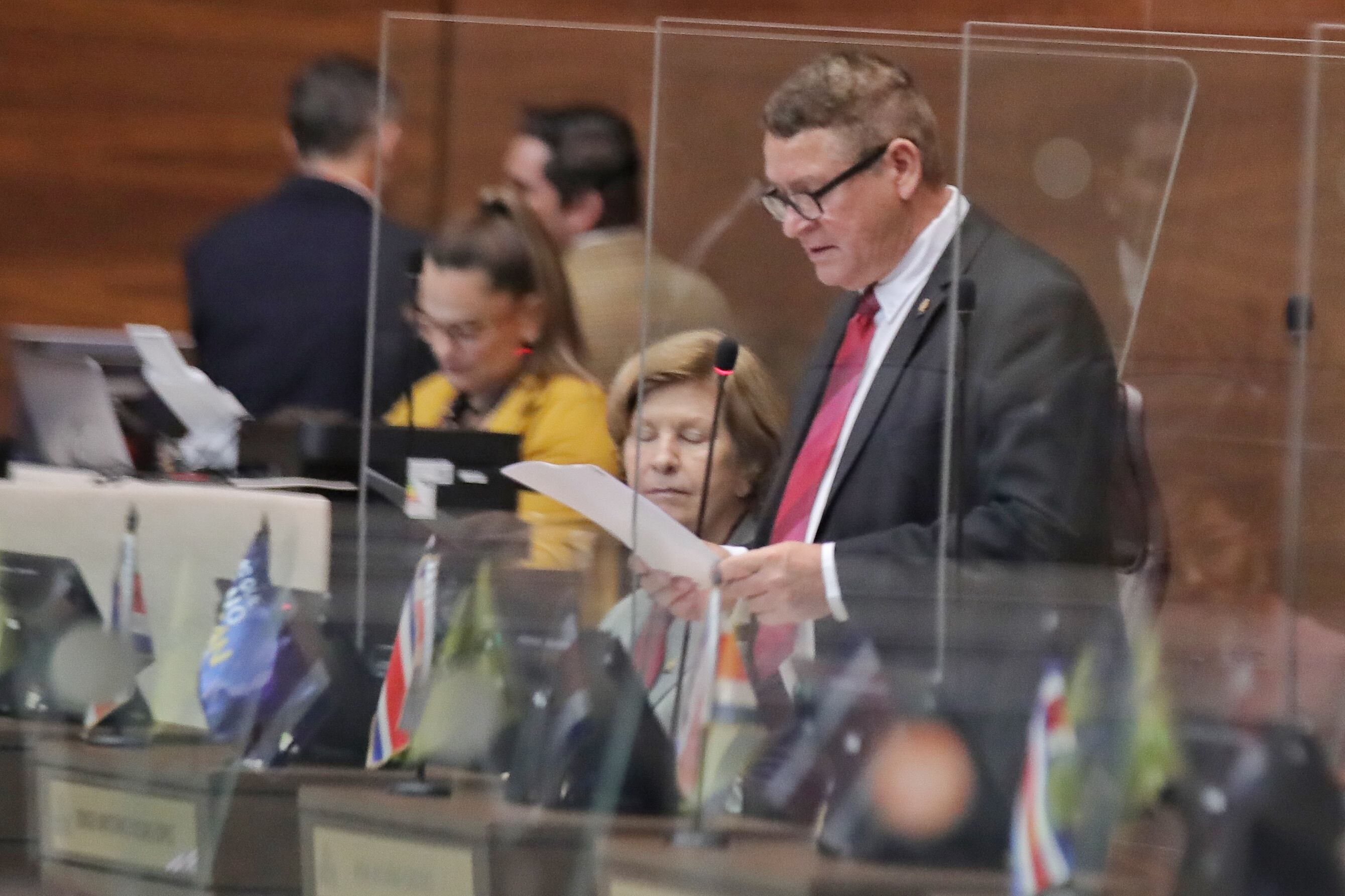 28/09/2023/ Diputados durante Sesión para votar proyecto sobre rebajo del Marchamo / en la fotografía el diputado Jorge Antonio Rojas quien durante la sesión llamó narcoprensa a periodistas que publicaron nota en Mexico sobre acercamiento entre presidente Chavez y carteles mexicanos foto: John Durán