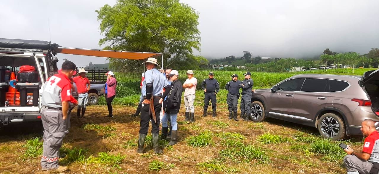 Vecinos y cuerpos de rescate participaron en la búsqueda de la adulta mayor desaparecida en Santa Teresa de Capellades, localizada estable tras más de 24 horas extraviada.