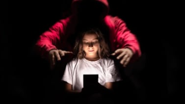 Violencia digital en redes sociales: claves para prevenirla desde la casa, el aula y la configuración de privacidad