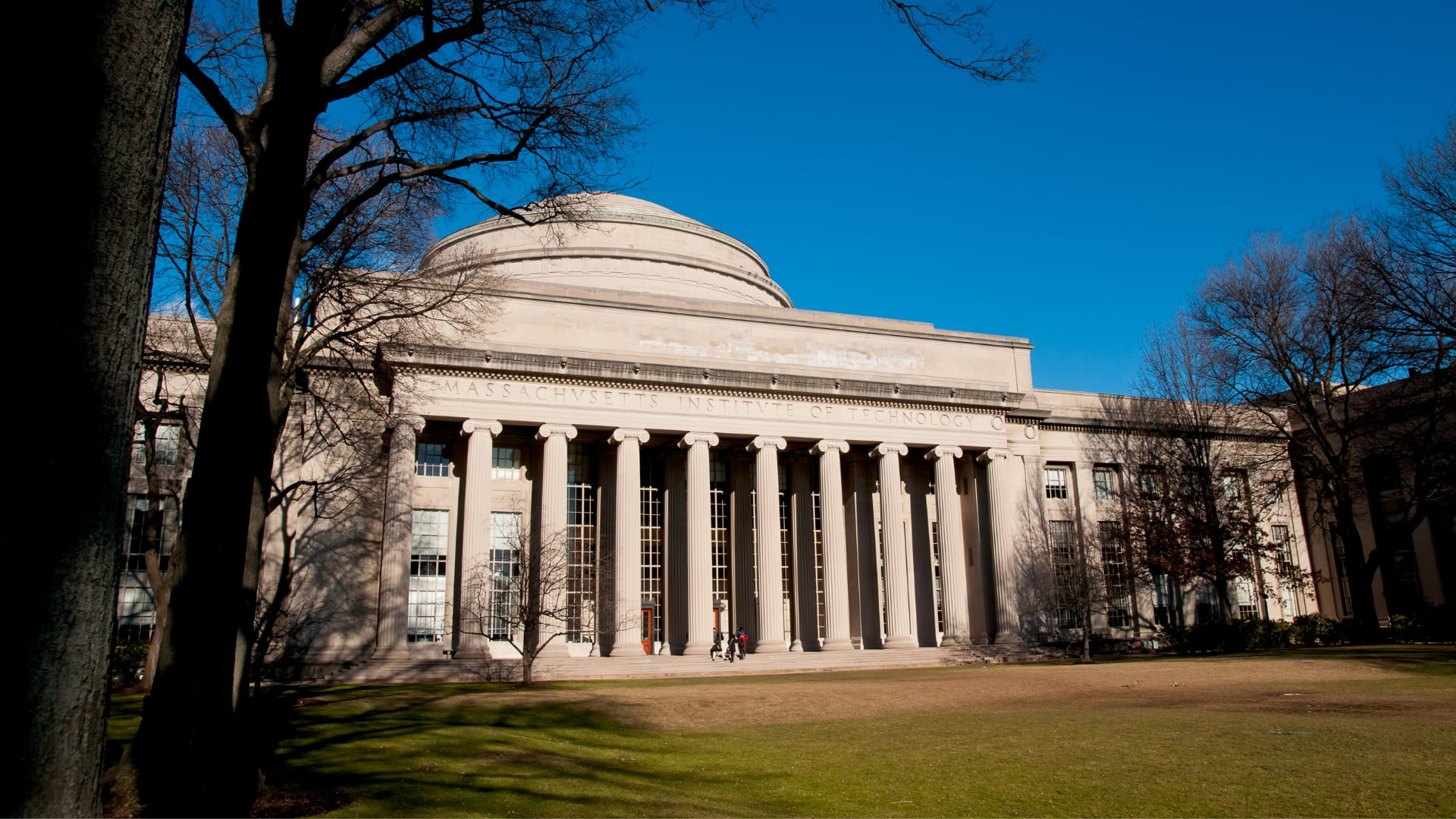 Costarricenses con bachillerato universitario ya pueden postularse para las becas Fulbright 2027-2028. El proceso es digital y requiere dominio del inglés.