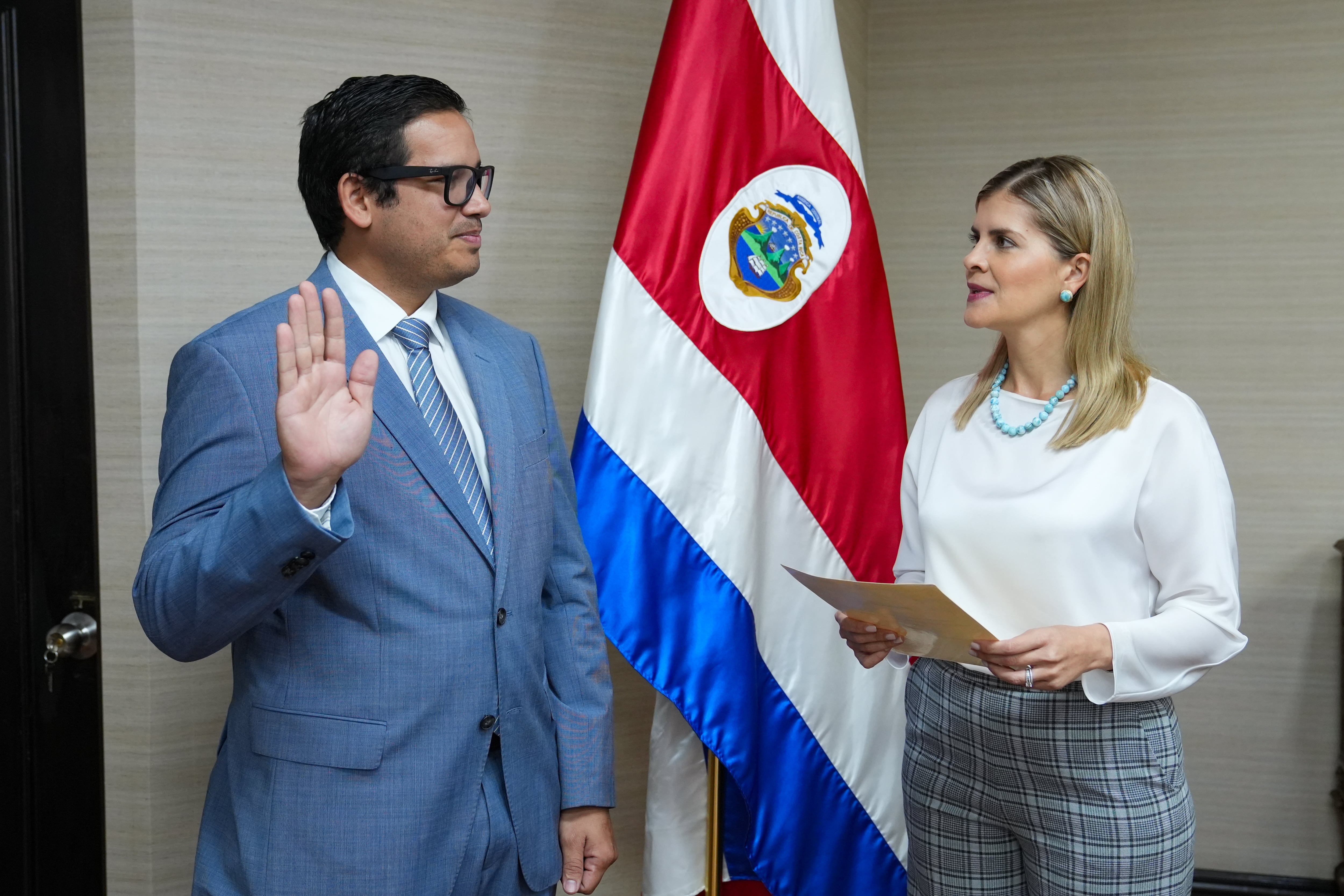 El exministro Víctor Carvajal será nuevo viceministro de Hacienda.