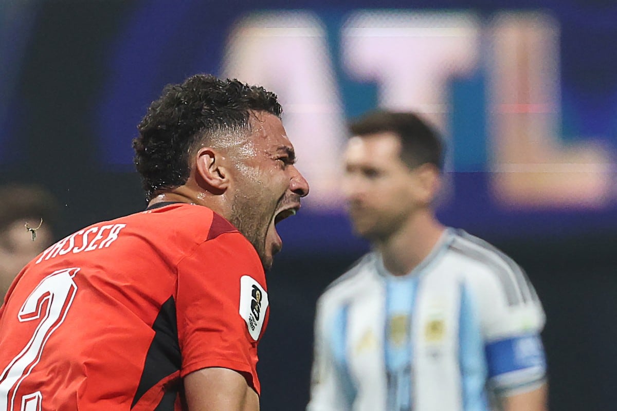 Yasser Ibrahim celebra su anotación en el partido entre Argentina y Egipto en el Mundial 2026 y Lionel Messi no lo puede creer.