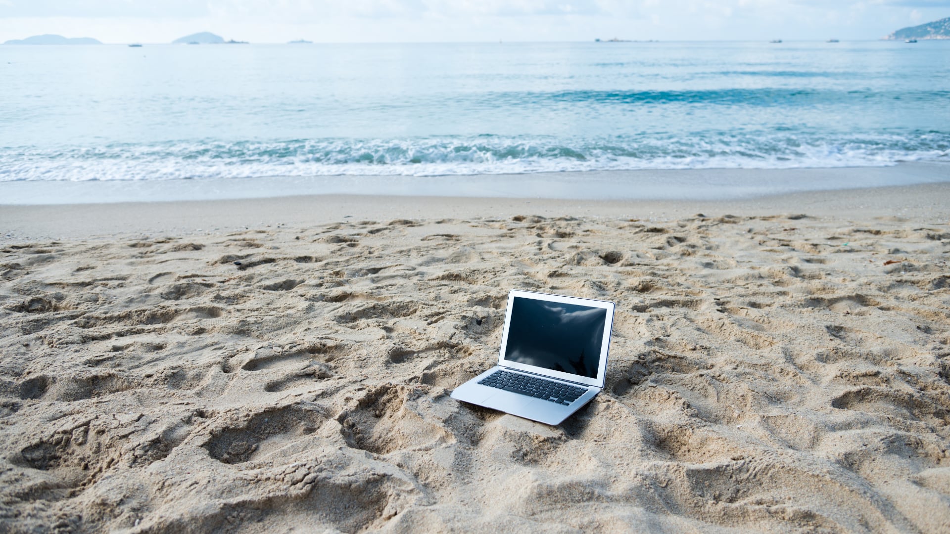 Guía clara para bloquear una computadora Windows o Mac desde el celular. Aprenda a proteger su información en caso de pérdida o robo con pasos simples y rápidos.