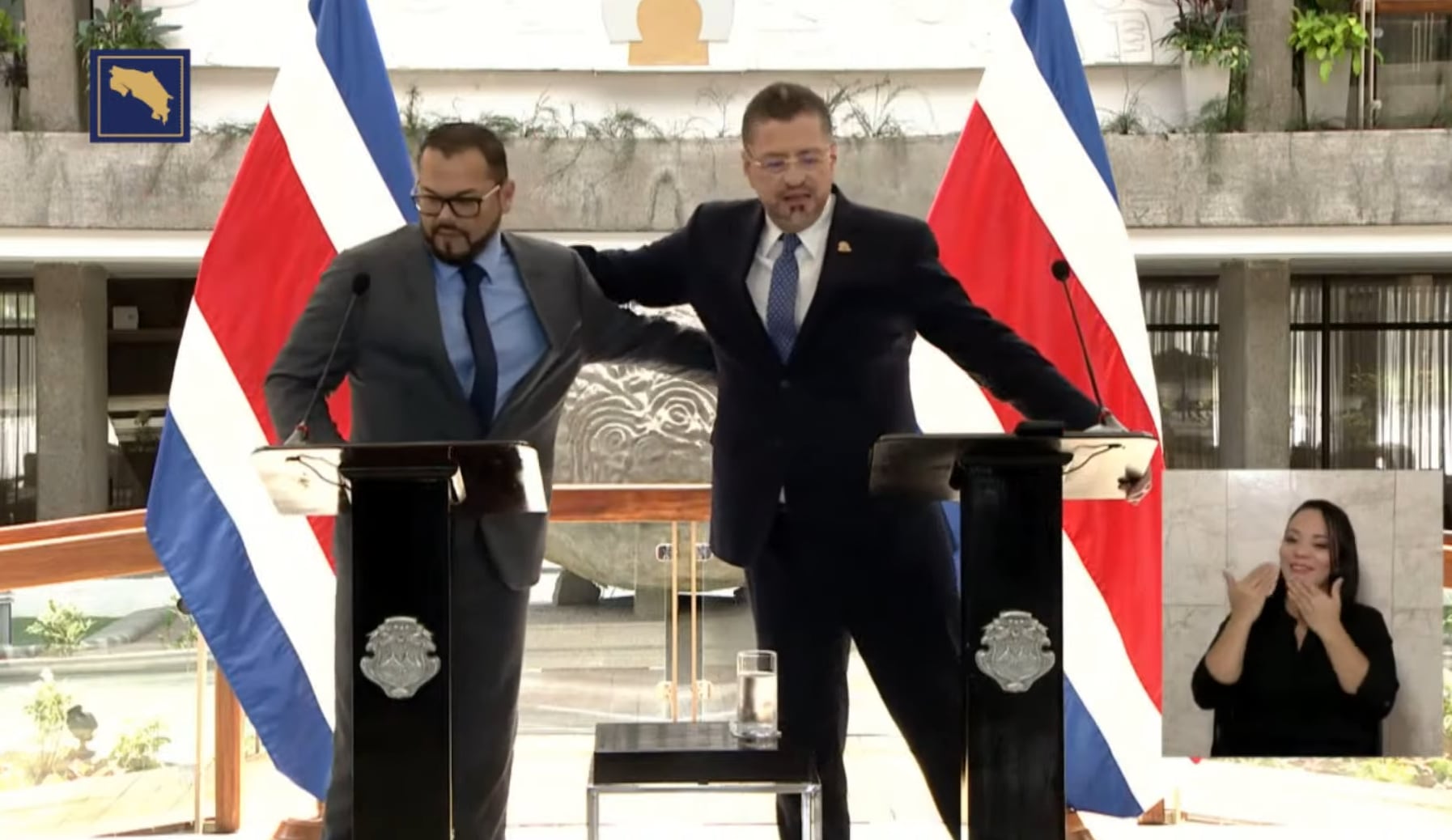 Rodrigo Chaves y Marco Acuña Mora, anuncia posibles aumentos en tarifa eléctrica por importación de energía.