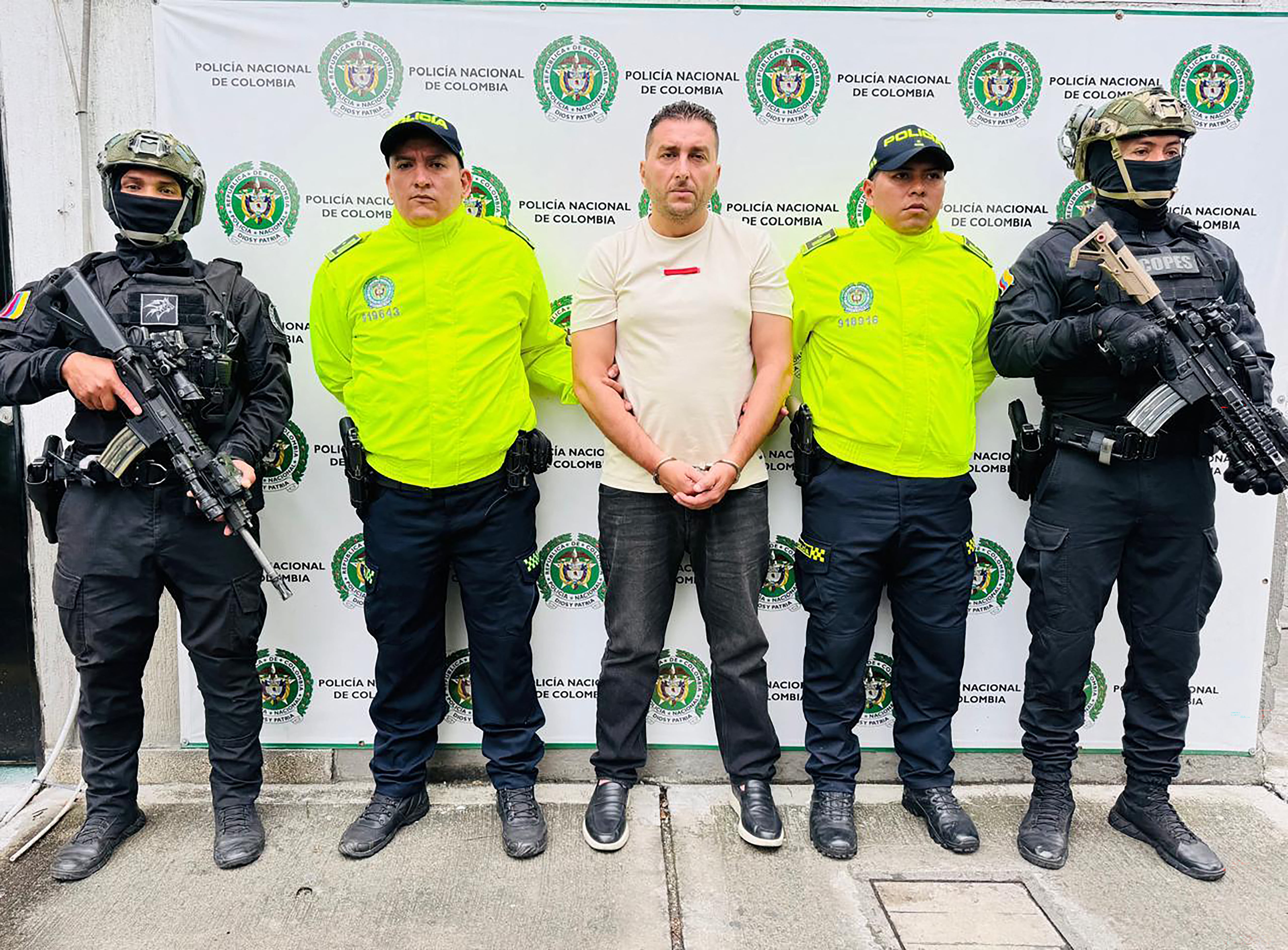 Según las autoridades, el hombre “mantenía un estilo de vida discreto, empresarial y metódico” y evitaba el “protagonismo público”.