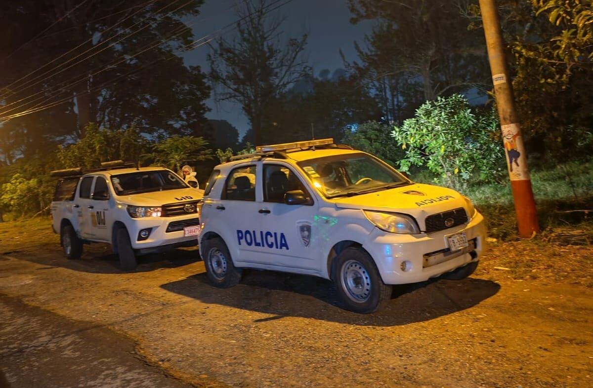 Fuerza Pública confirmó el hallazgo del cuerpo la noche de este martes en un potrero cerca de la urbanización Lima 2000, en San Nicolás de Cartago. Fotografía: