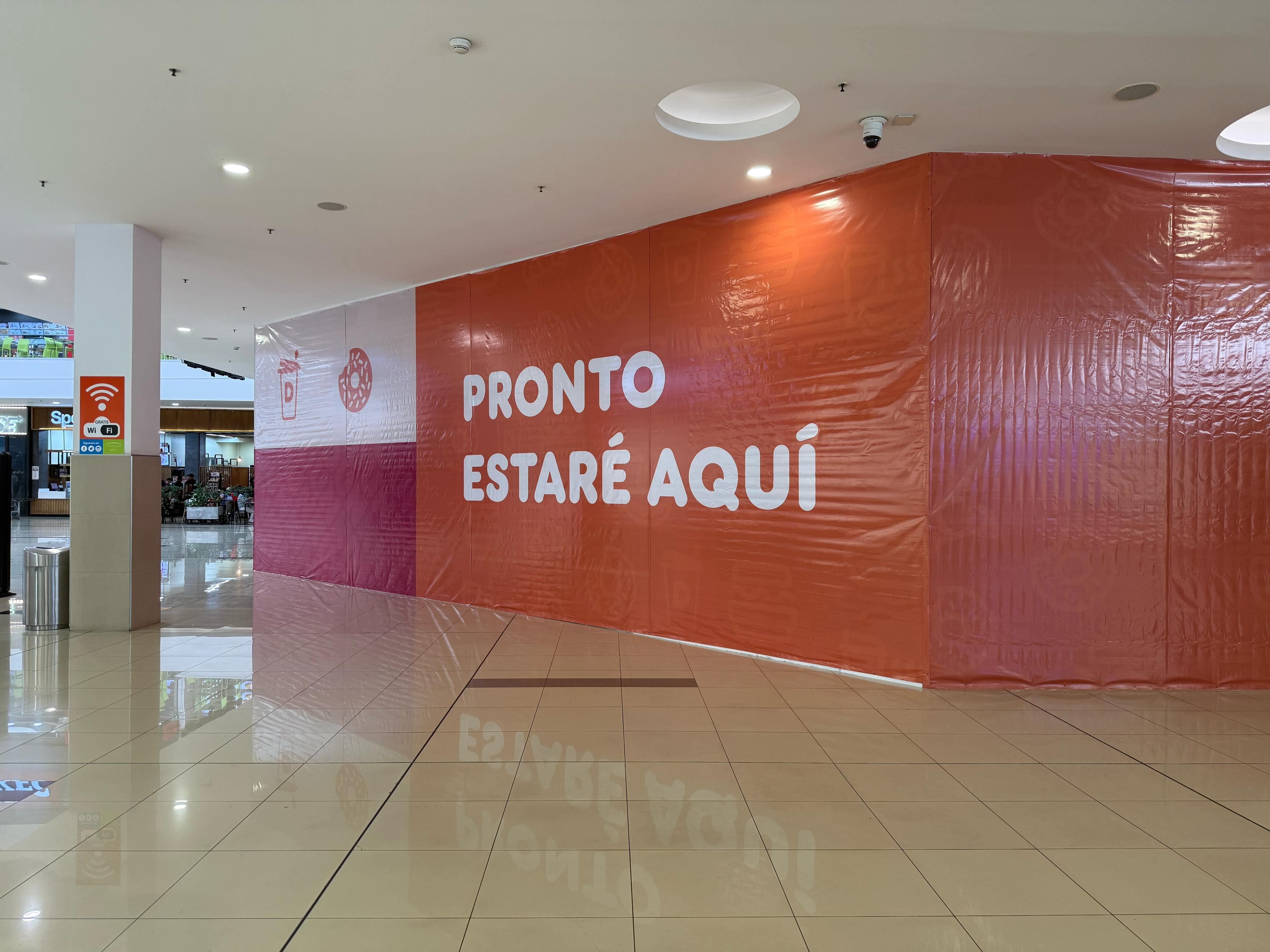 Dunkin' local Lincoln Plaza