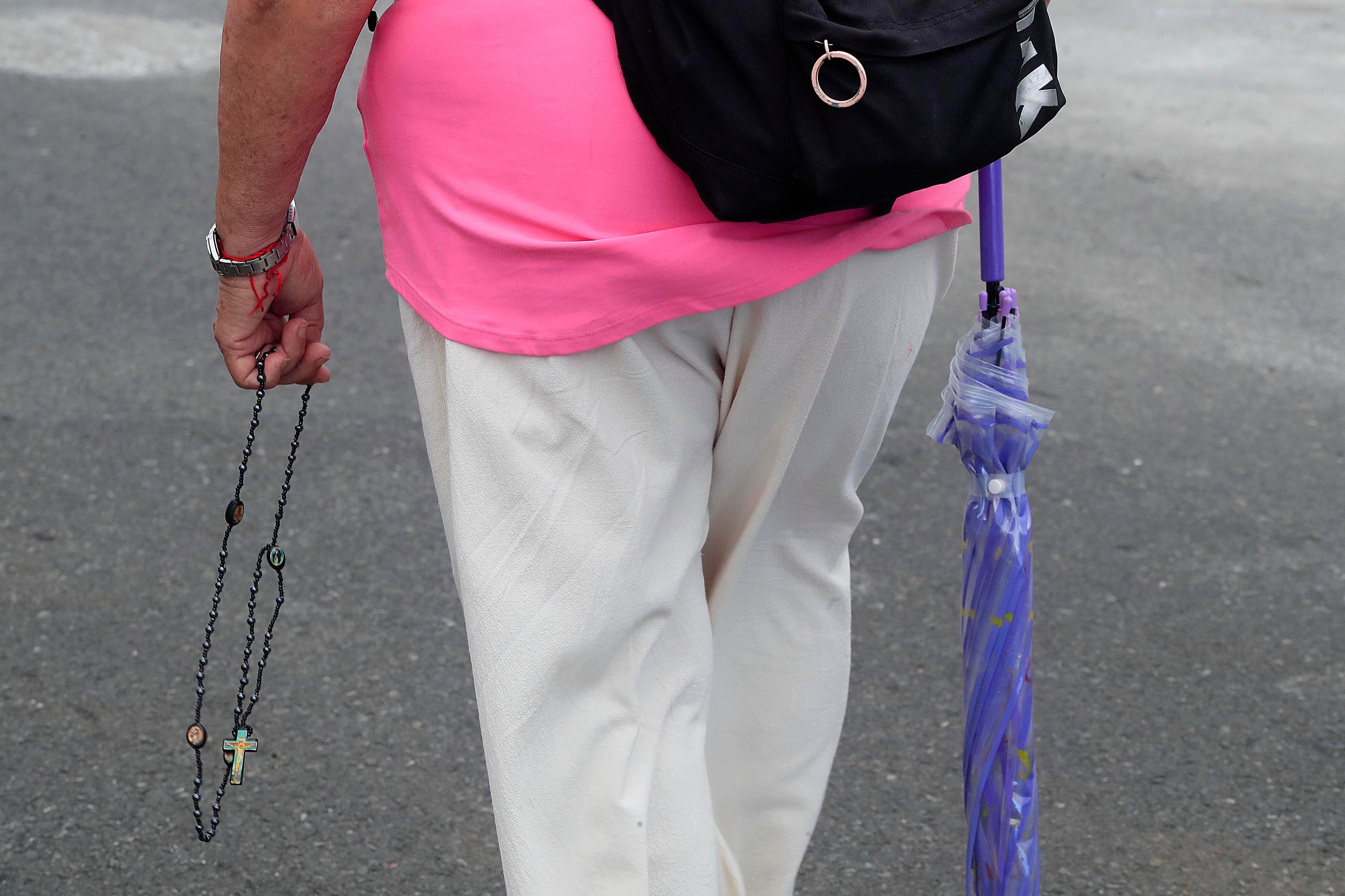 07/01/20023 San José. Romería con el Santo Cristo de Esquipulas desde la Catedral Metropolitana hasta la parroquia de Alajuelita, pasando por la comunidad de Cristo Rey conde el padre Sergio y los colaboradores de Obras del Espíritu Santo también le dieron el acostumbrado especial recibimiento de todos los años. La pequeña peregrinación también pasó por Sagrada Familia y Hatillo antes de llegar a su destino final.