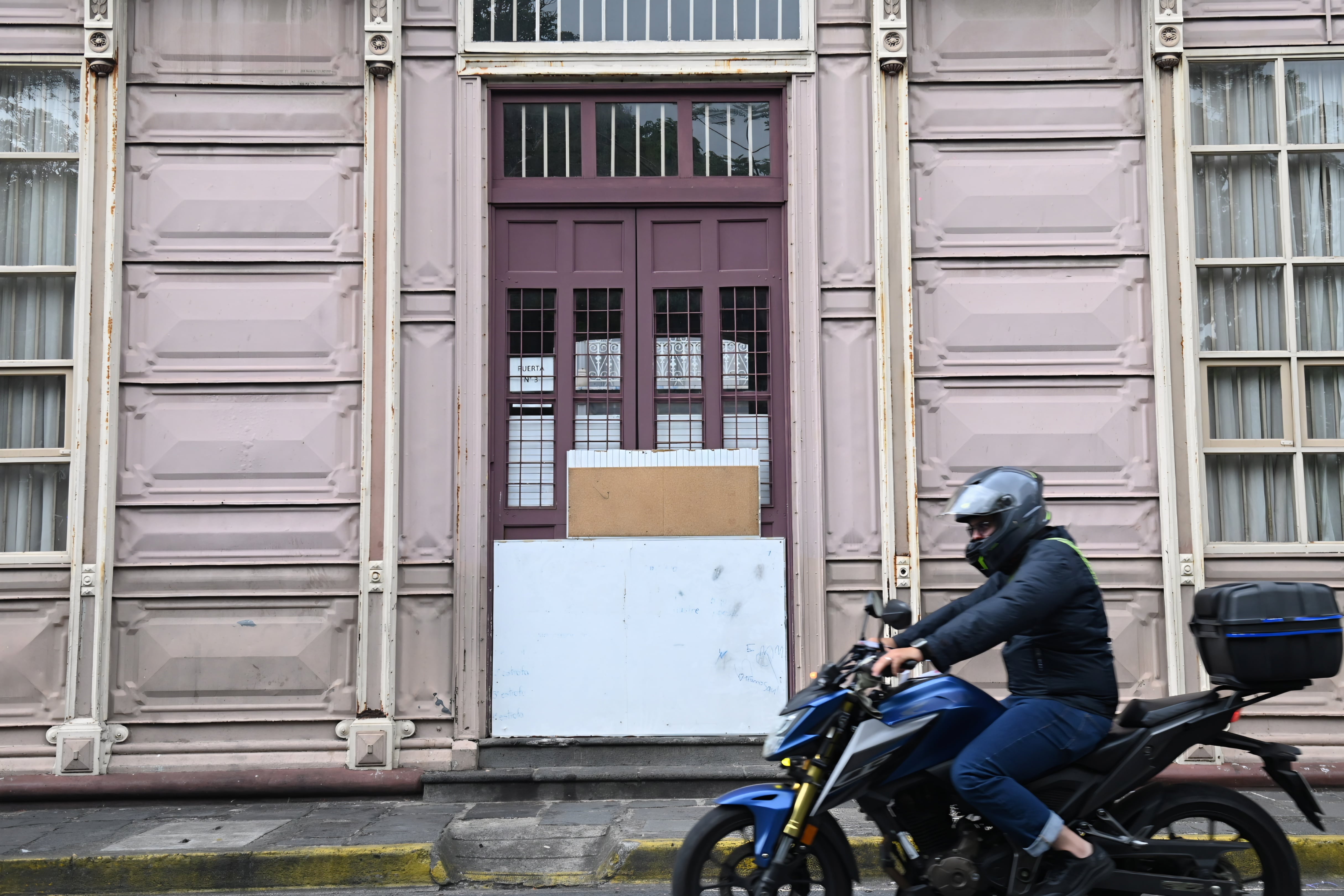 Daños a la Escuela Metálica.