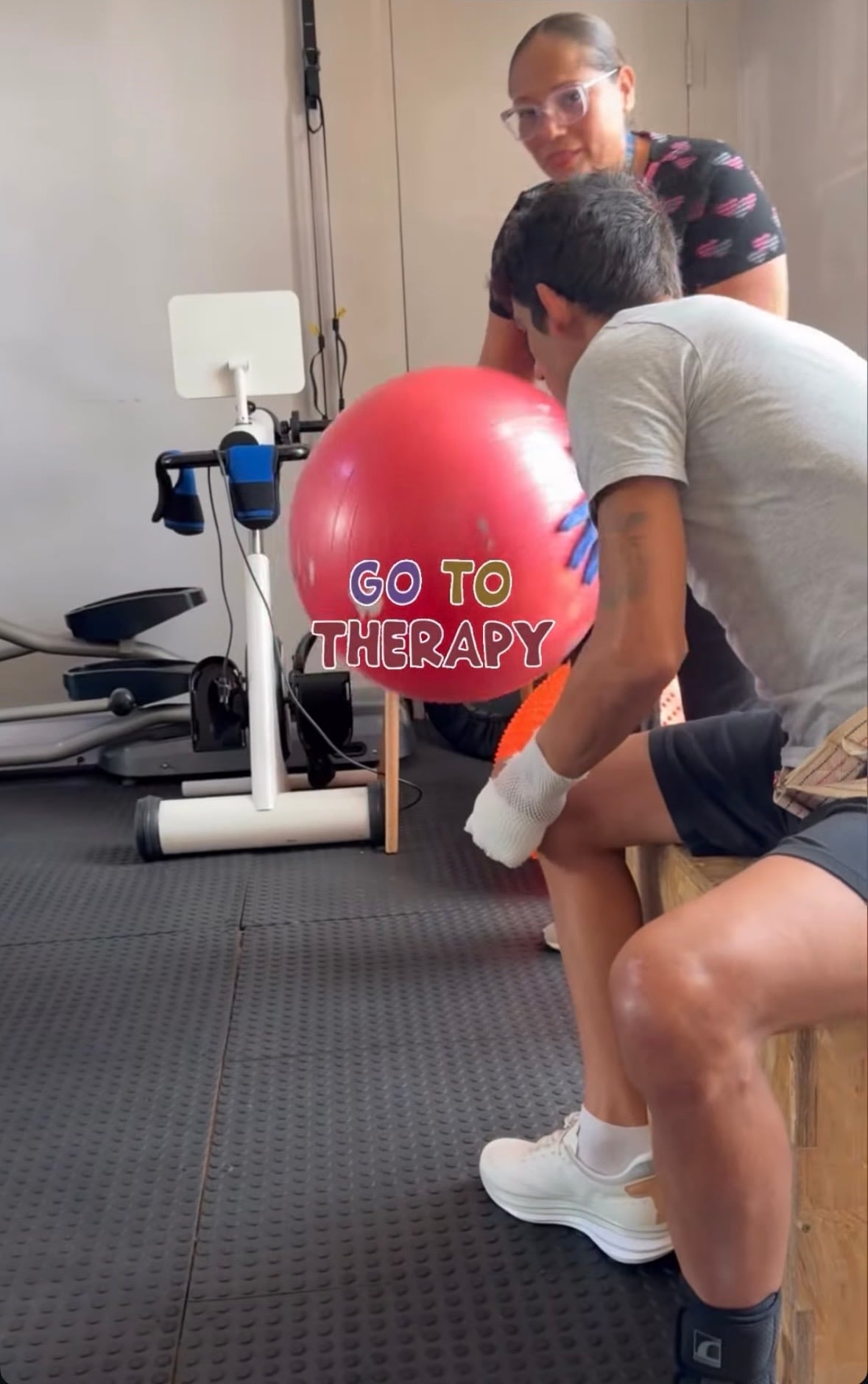 Andrey Amador se está esforzando mucho en sus terapias.