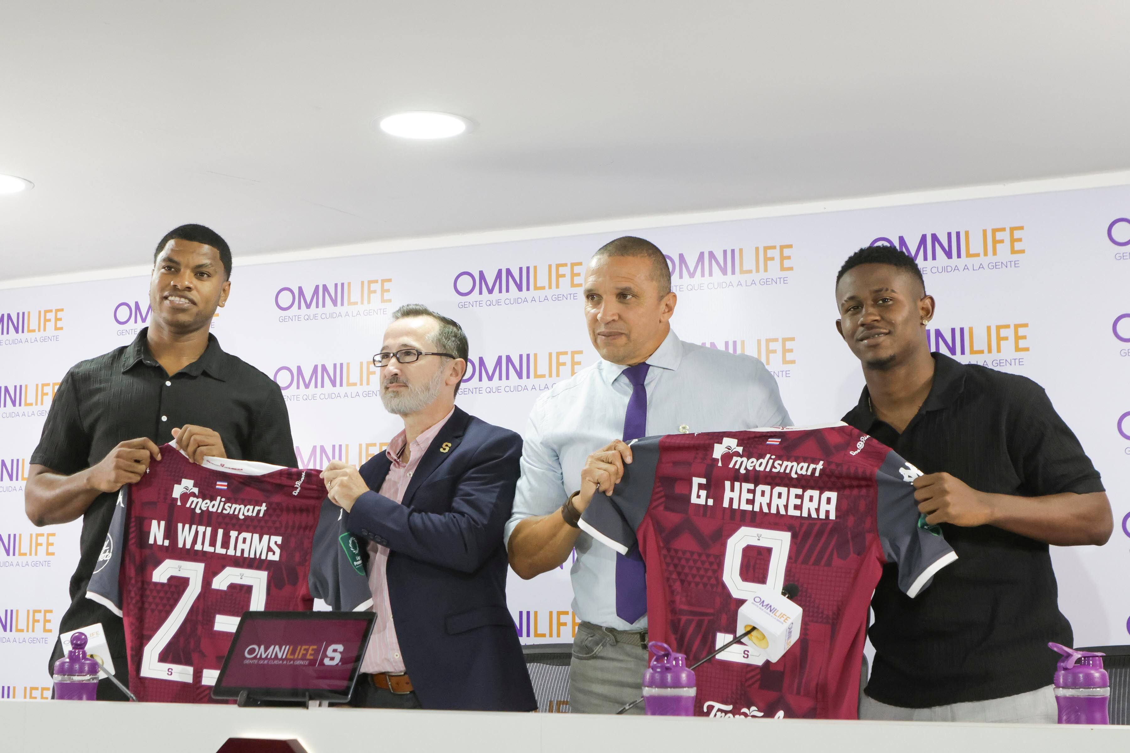 Saprissa presenta a sus nuevos jugadores panameños