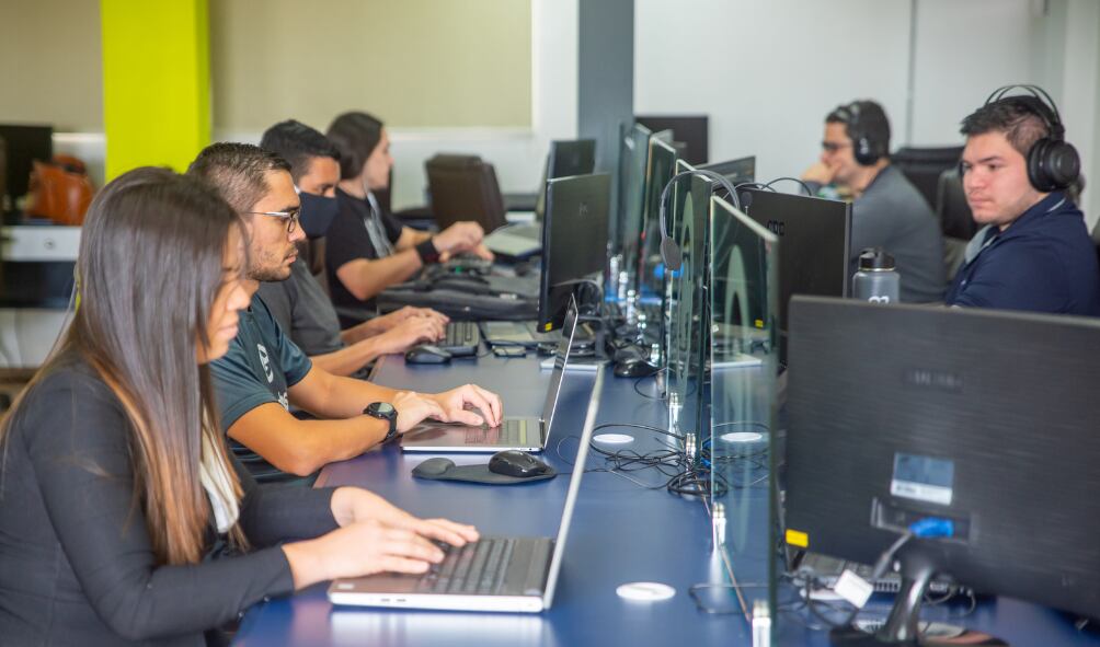 La empresa sancarleña Golabs explicó que los ingenieros pueden hacer trabajo remoto, así que llaman a concursar a especialistas de todo el país.Foto: Cortesía de la empresa