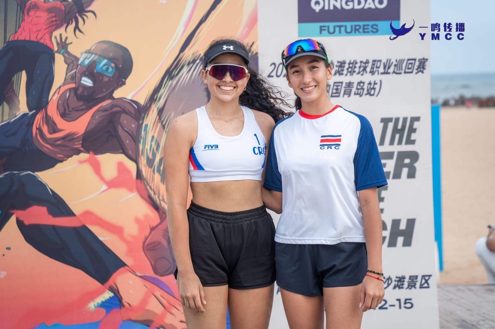 Sofía Vega (izq.) y Valentina Molina son la quinta pareja tica que compite en el circuito internacional de voleibol de playa..
