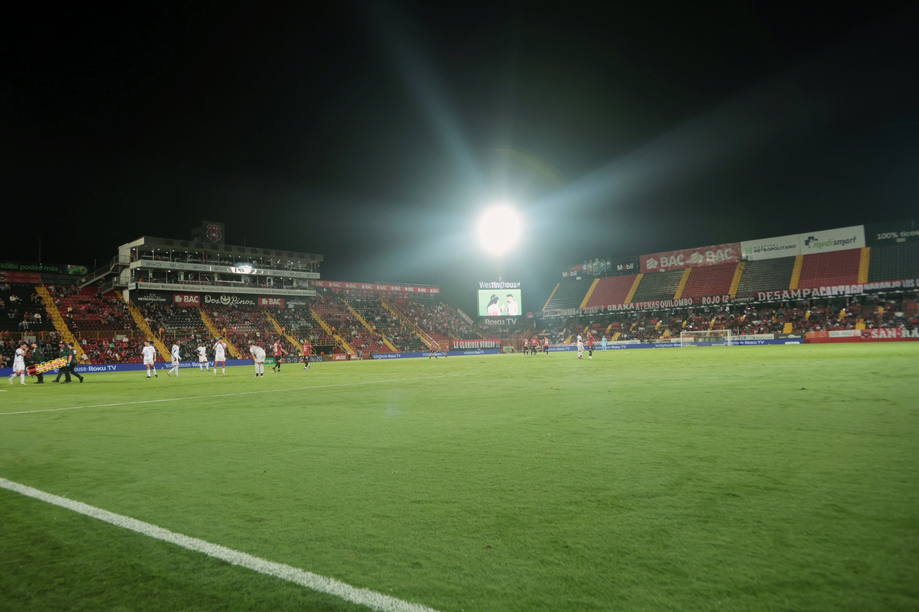 23/04/2026/ juego entre Liga Deportiva Alajuelense vs Puntarenas FC en el estadio Alejandro Morera Soto / foto John Durán