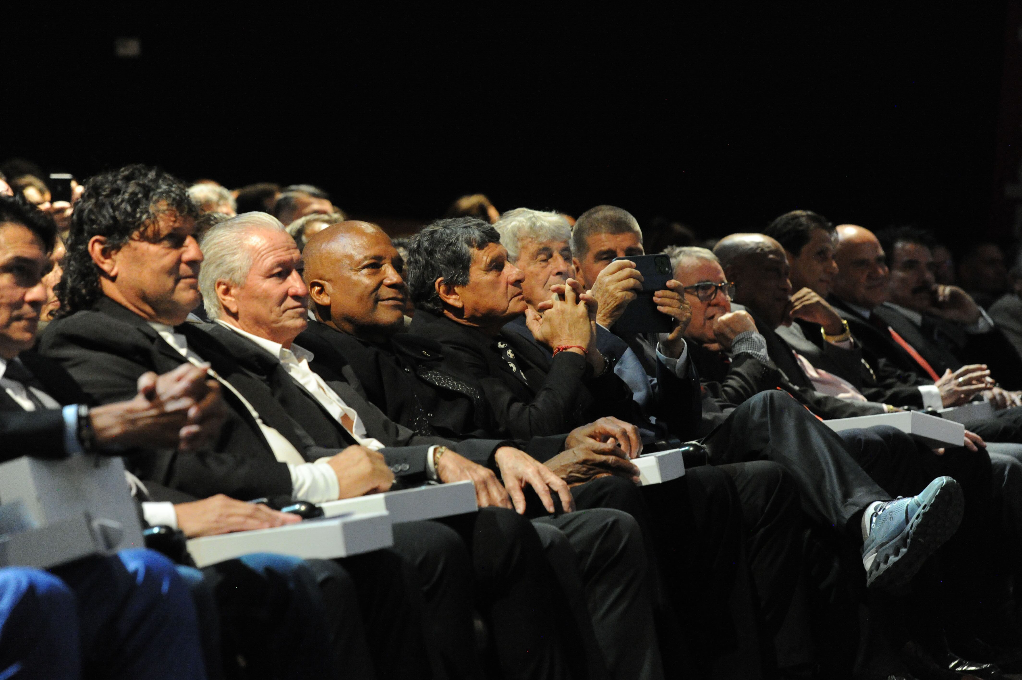 HOMENAJE A LOS MUNDIALISTAS TICOS Y A "BORA" MILUTINOVIC .