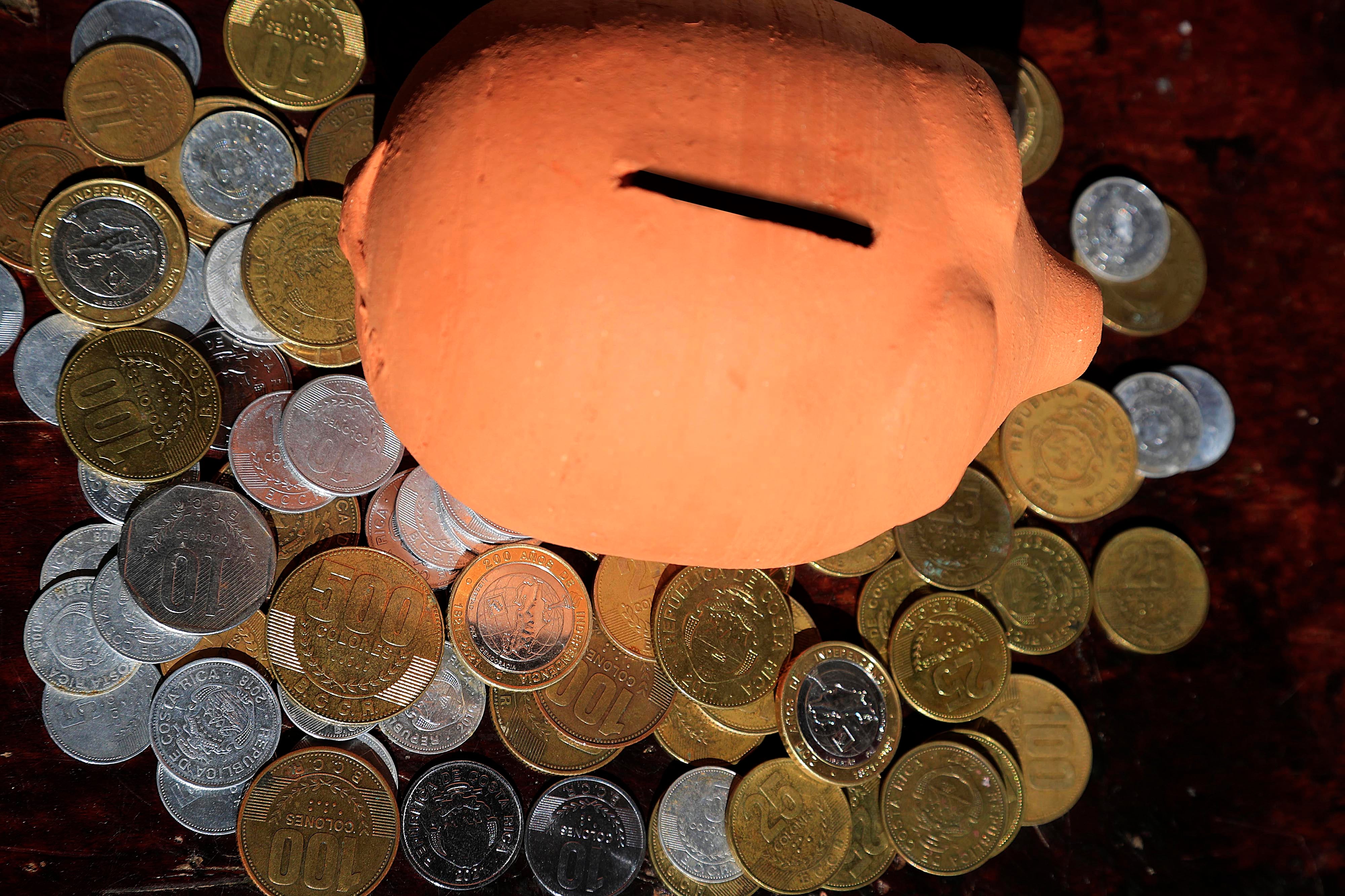 02/01/2024 Fotografías conceptuales para temas: Dinero; Ahorro; Pensión; Pensiones; Plan de retiro; Fondos del ROP; Presupuestos; Operadoras de pensiones; Retiro; Fondos de pensión; Inversión; Monedas; Alcancía; Negocios; Dinero en efectivo; IVM; Colones; Plata; Hacienda; Jubilación; Capital; Finanzas; Gasto; Economía y finanzas; Riqueza. Foto: Rafael Pacheco Granados