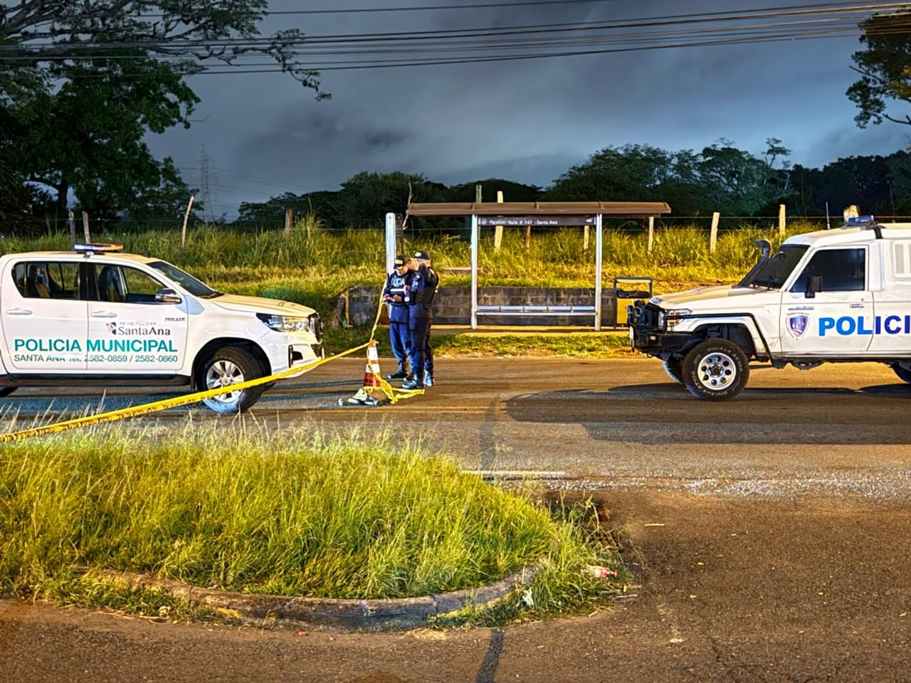 Dos fallecidos en un homicidio en Santa Ana.