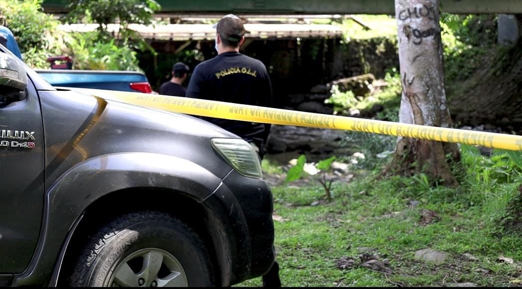 El cuerpo del hombre apareció en una calle dentro de una finca bananera en Matina.