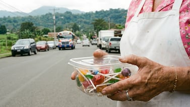 ‘Mis hijos me robaron mi casa’: el desgarrador relato de una vendedora de dulces en Costa Rica que conmueve en internet