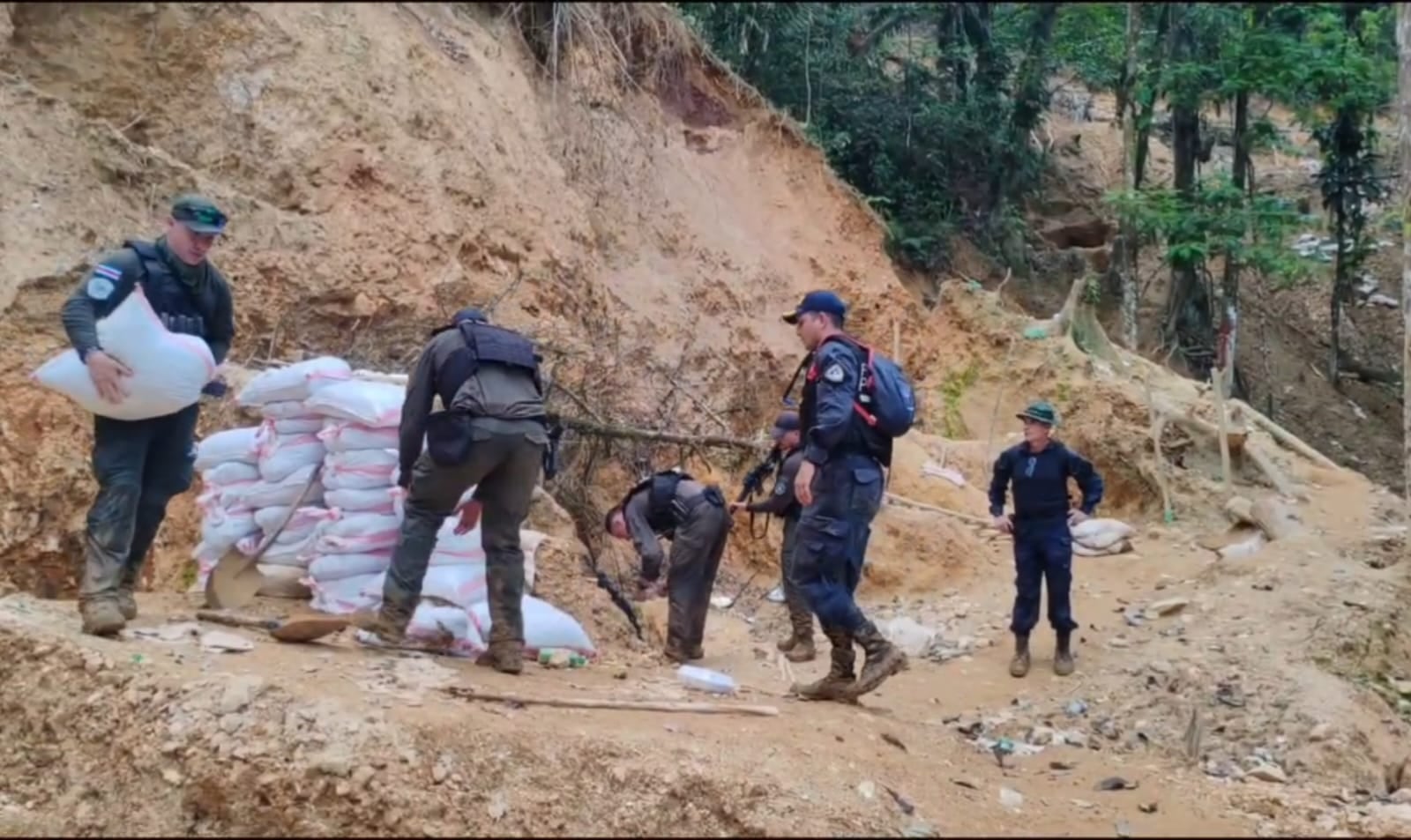 Operativo en cerro Conchuditas