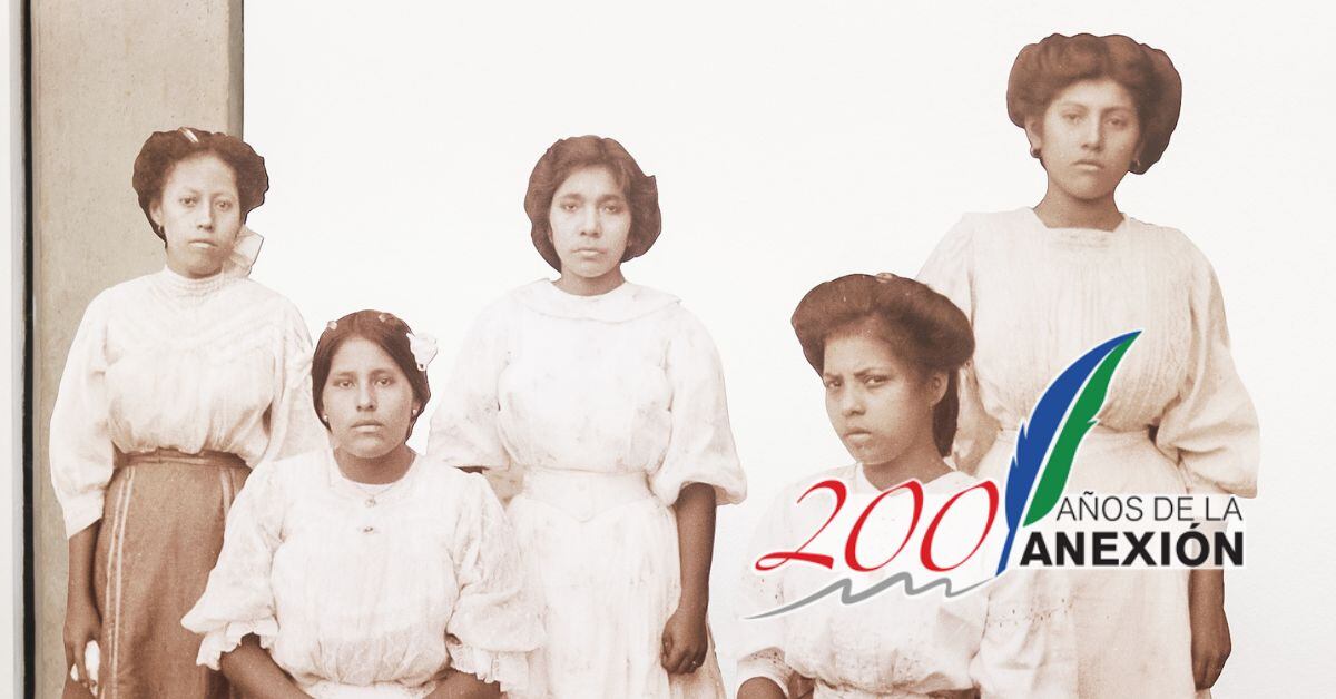 Esta fotografía histórica está expuesta en el Archivo Nacional en una exhibición dedicada al Bicentenario de la Anexión del Partido de Nicoya a Costa Rica, en ella pueden observarse aspectos negroides en las facciones y en otros rasgos, como el cabello rizado.
Fotografía: Lily Arce