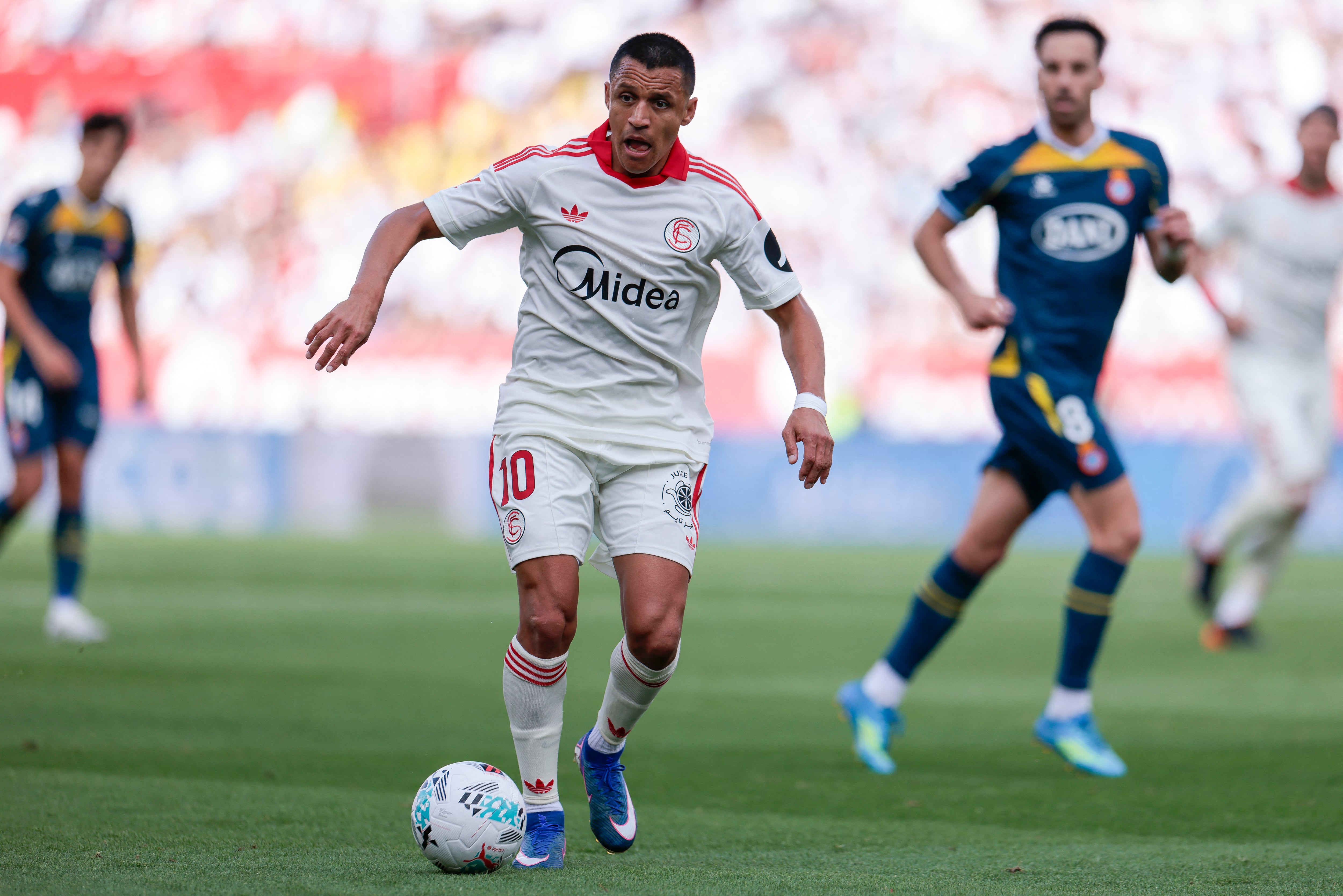 Alexis Sánchez disputó la última temporada con el Sevilla de España; ahora se marcha a la MLS.