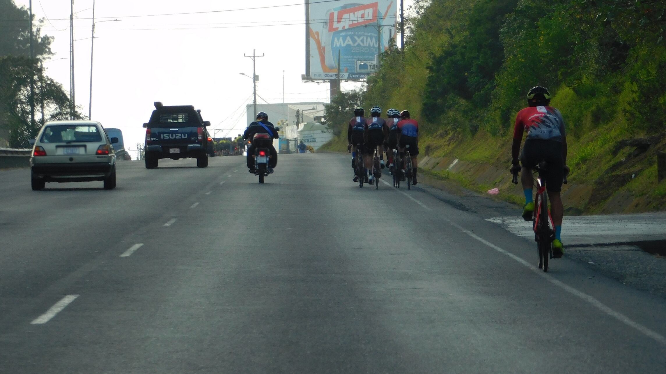 Autoridades aplicarán sanciones a quienes usen patines, patinetas o bicicletas en los tramos reservados para romeros hacia Cartago.
