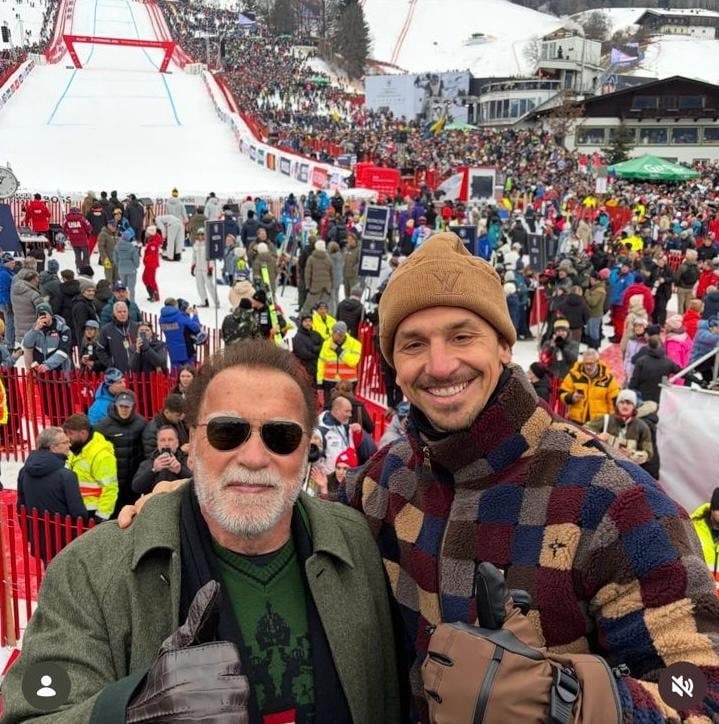 Esta es la fotografía que se hizo viral del actor Arnold Schwarzenegger y el exfutbolista Zlatan Ibrahimovic, quienes se encontraron en la Copa del Mundo de Esquí en Austria.
