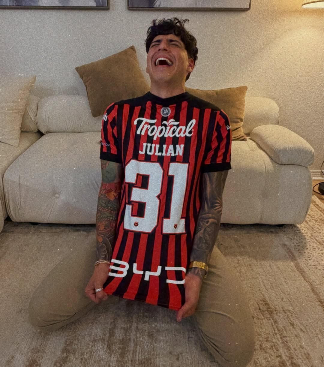 Julián Valverde celebró desde su hogar en Estados Unidos el triunfo que tanto deseaba desde hace años.