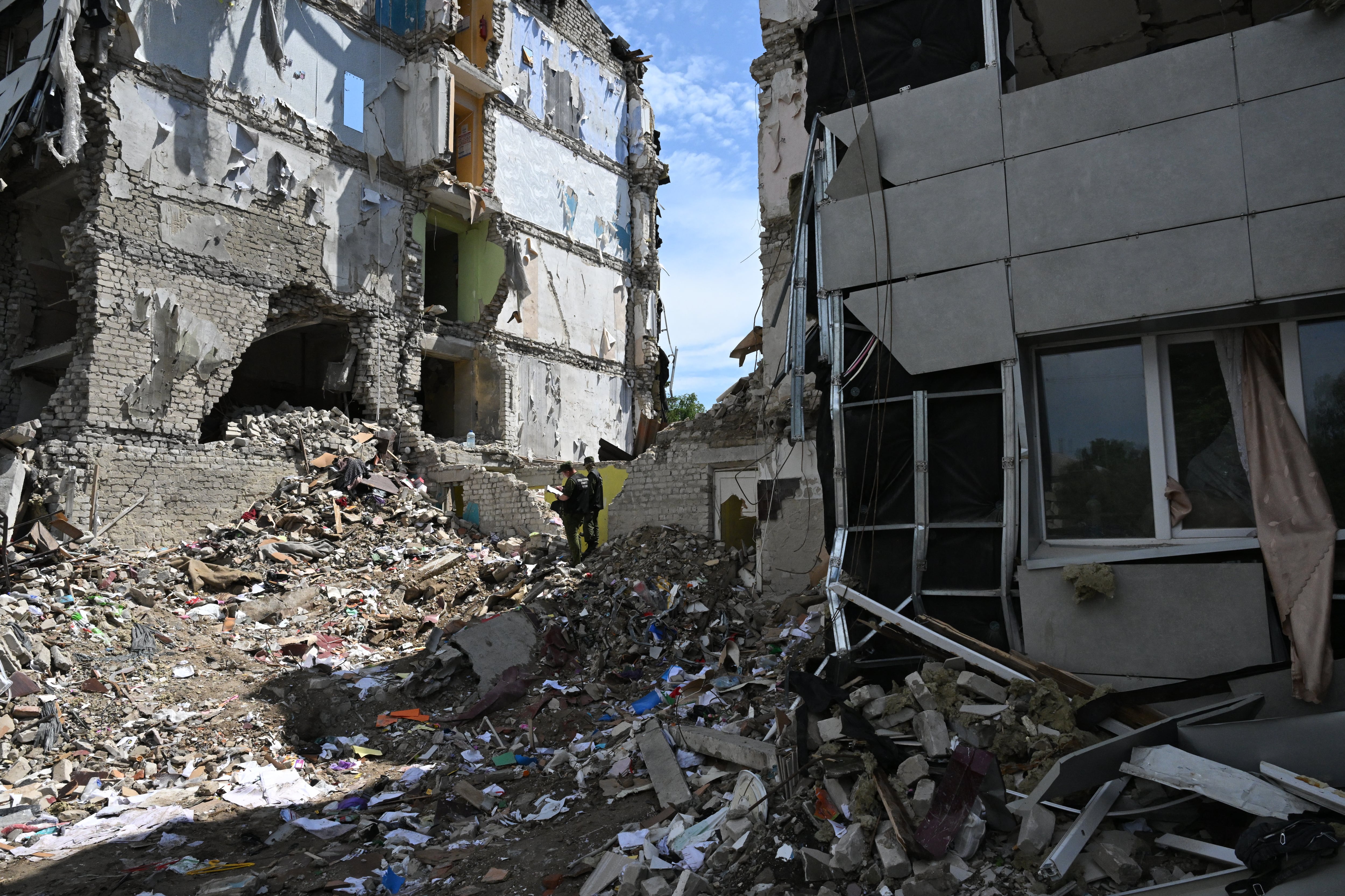 En la imagen los resultados y destrucción del bombardeo lanzado por Rusia a Kiev