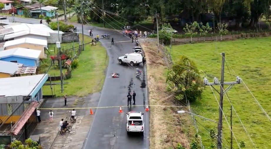 Así se mantiene la escena tras un accidente en Pococí, Guápiles.