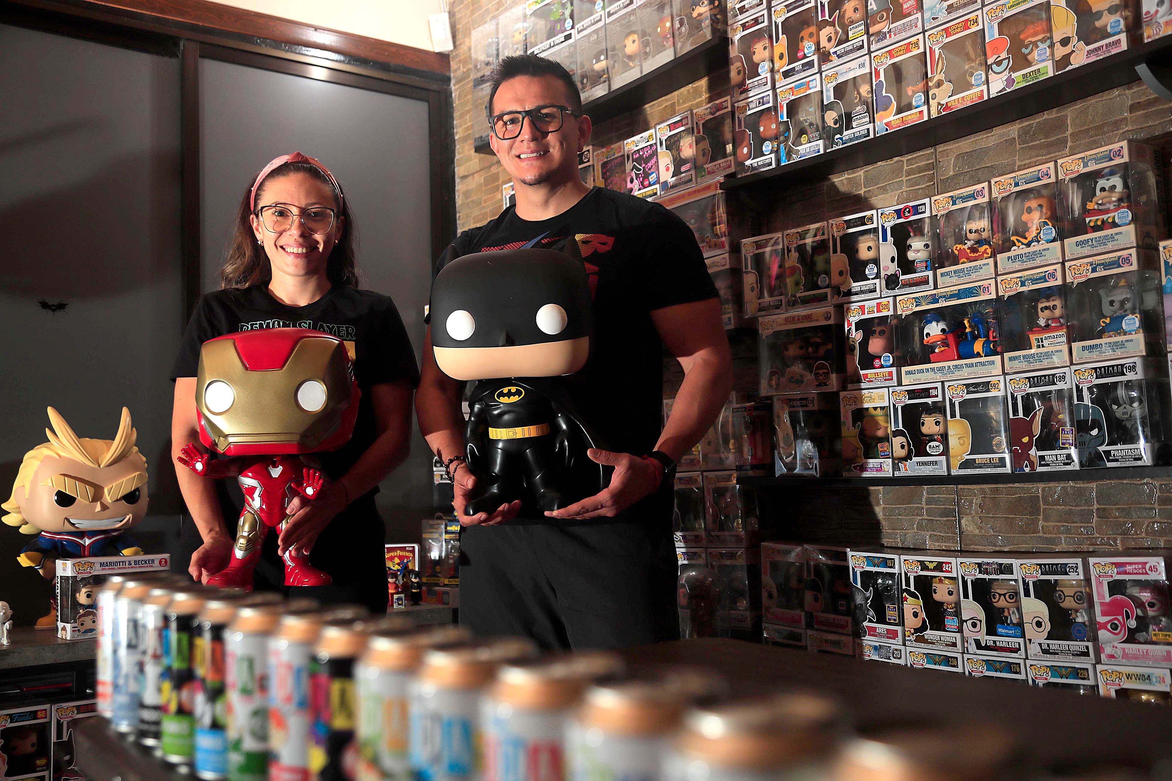 11/09/2023 San Juan de Dios de Desamparados. Willy, coleccionista de funkos. El y su esposa, Shirley, tienen una amplia colección de aproximadamente 700 que incluye posters y sus propios funkos.