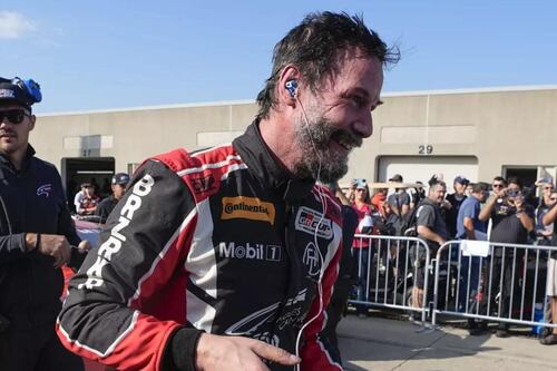 Keanu Reeves debutó como piloto de automovilismo profesional y se llevó el susto de la vida