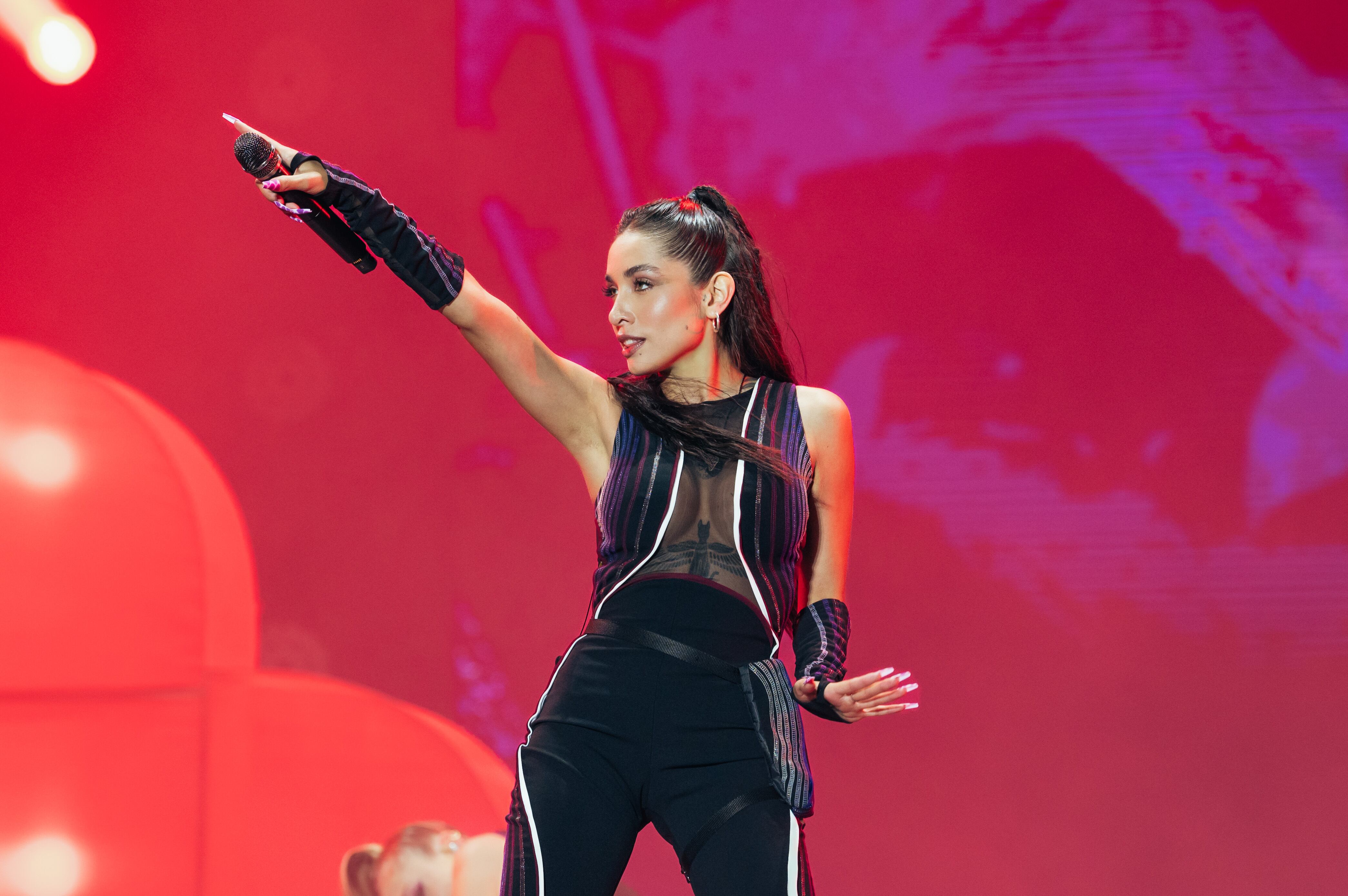 María Becerra anunció en Instagram que fue operada tras un embarazo ectópico. Agradeció al equipo médico y aseguró que se encuentra en casa recuperándose junto a su pareja, el cantante J Rei.