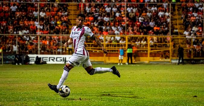Gerson Torres anoto su primer gol con Saprissa ante Puntarenas