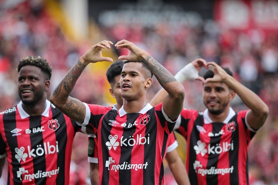 Yael López marcó un golazo en la semifinal del Torneo de Copa entre Liga Deportiva Alajuelense y Guanacasteca.