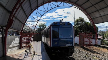 Diputados aprueban dos créditos millonarios solicitados por Laura Fernández de forma unánime