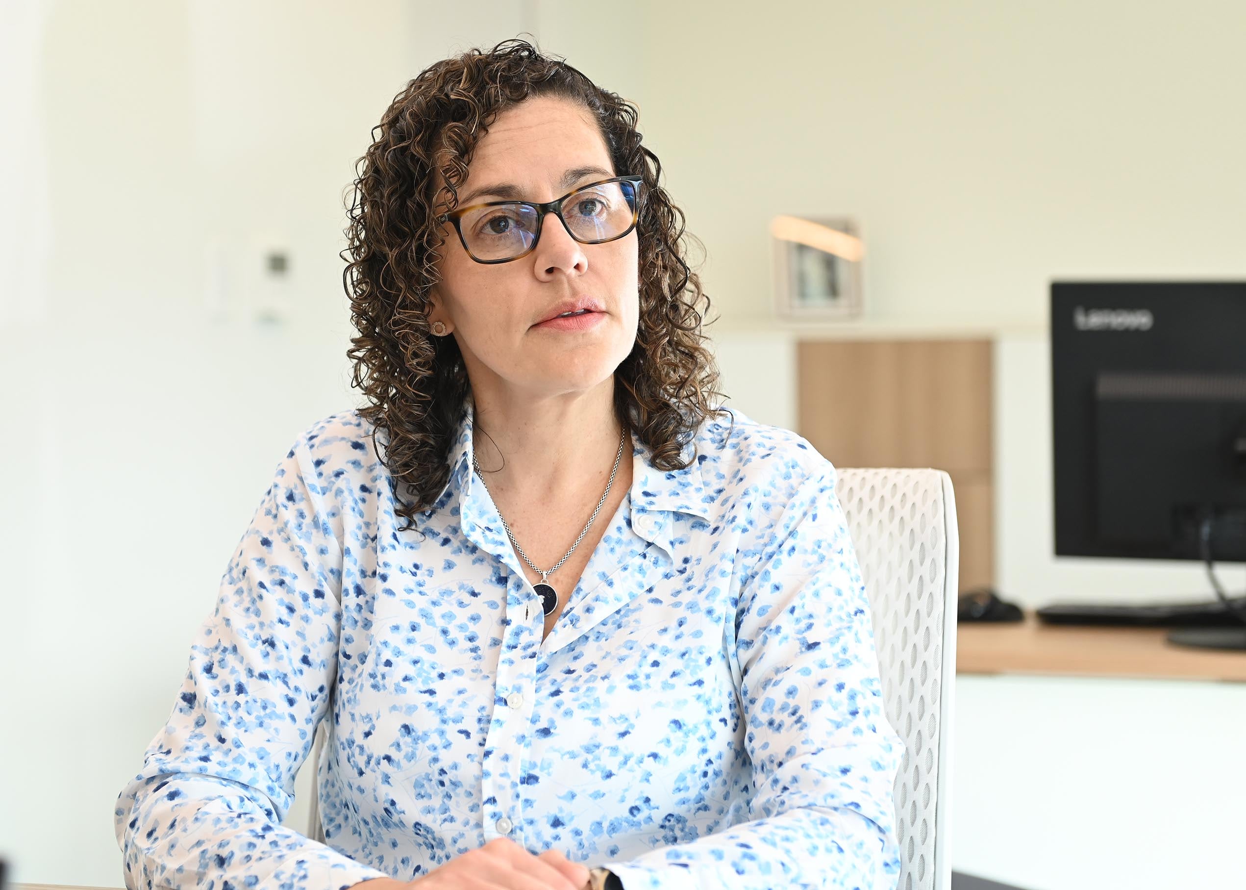 Hazel Valverde, nueva jerarca de la Sugef, en una entrevista