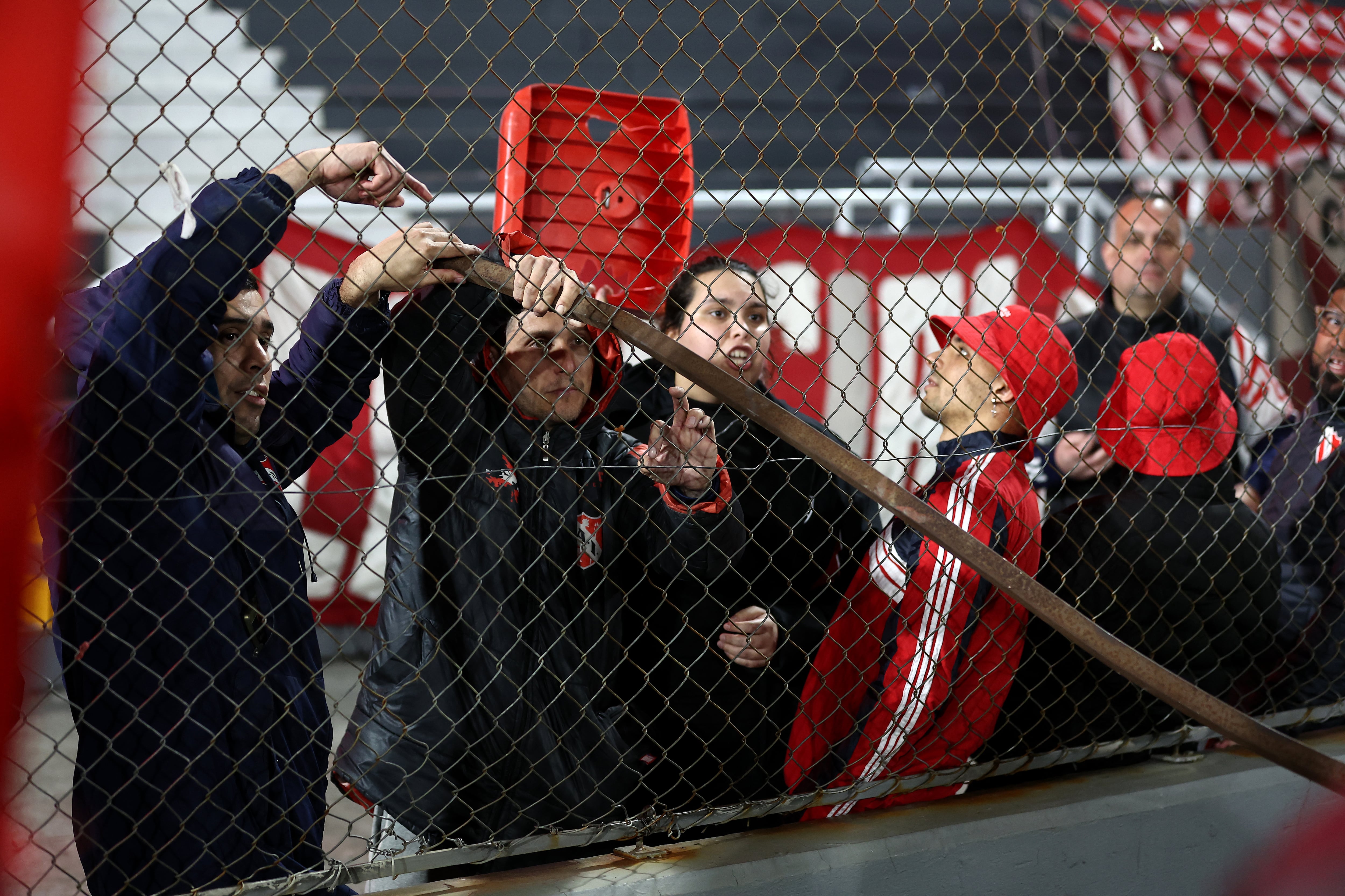 La Conmebol consideró como una situación muy grave lo ocurrido en el partido entre Independiente y Universidad de Chile.