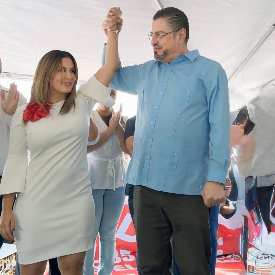 La alcaldesa de San Ramón, Gabriela Jiménez, renunció al PUSC para dar la adhesión al presidente Rodrigo Chaves.