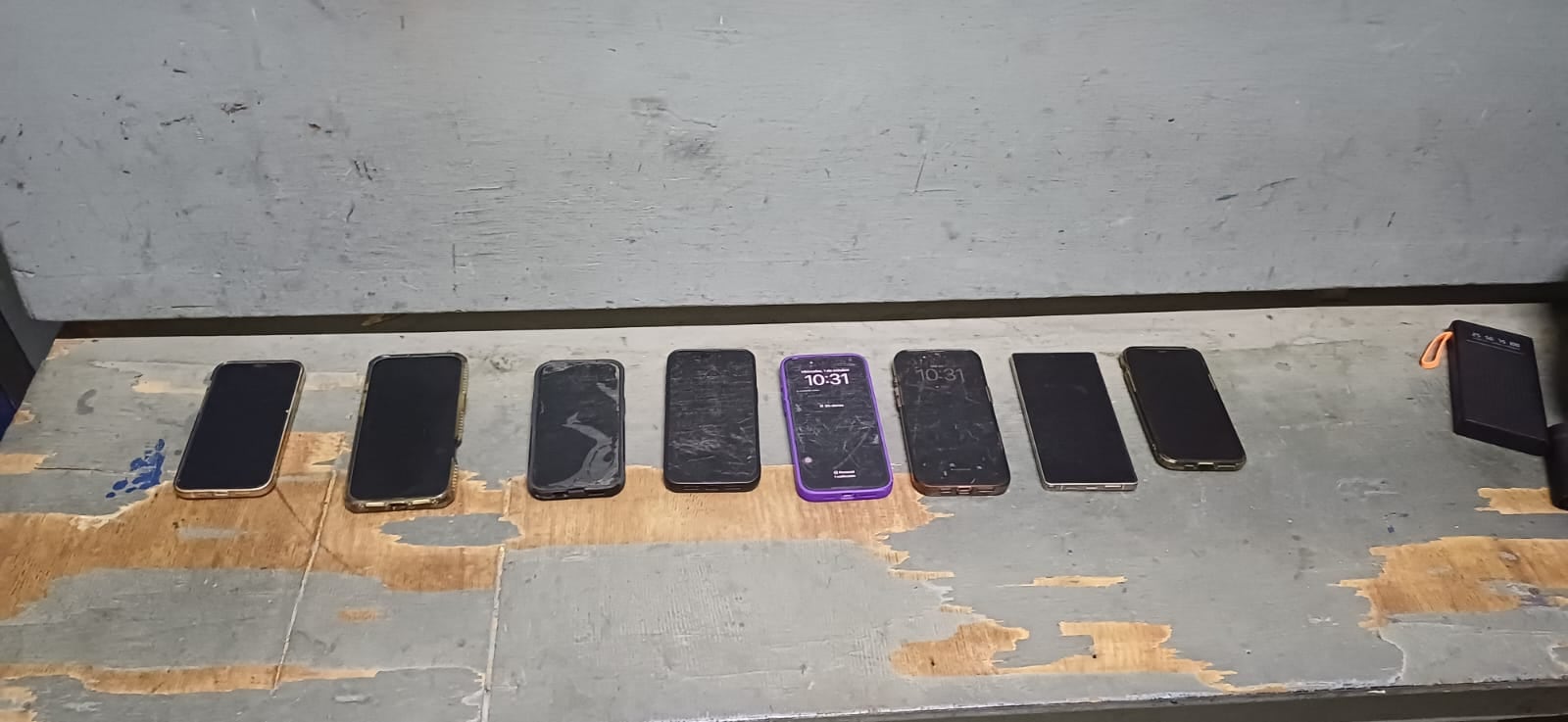 La Fuerza Pública decomisó a un hombre de apellido Pérez, 8 celulares que presuntamente habría robado en el área de gramilla durante el show de rock.