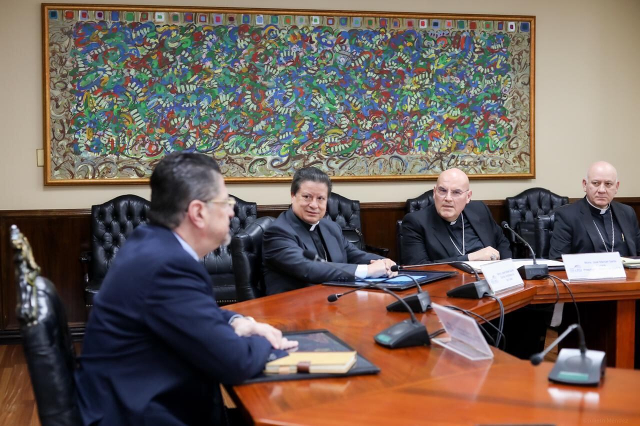 Los obispos de la Conferencia Episcopal se reunieron con el presidente Rodrigo Chaves el 19 de mayo del 2022. Casi tres años después, el mandatario criticó a los obispos por no participar en la conferencia de Casa Presidencial.