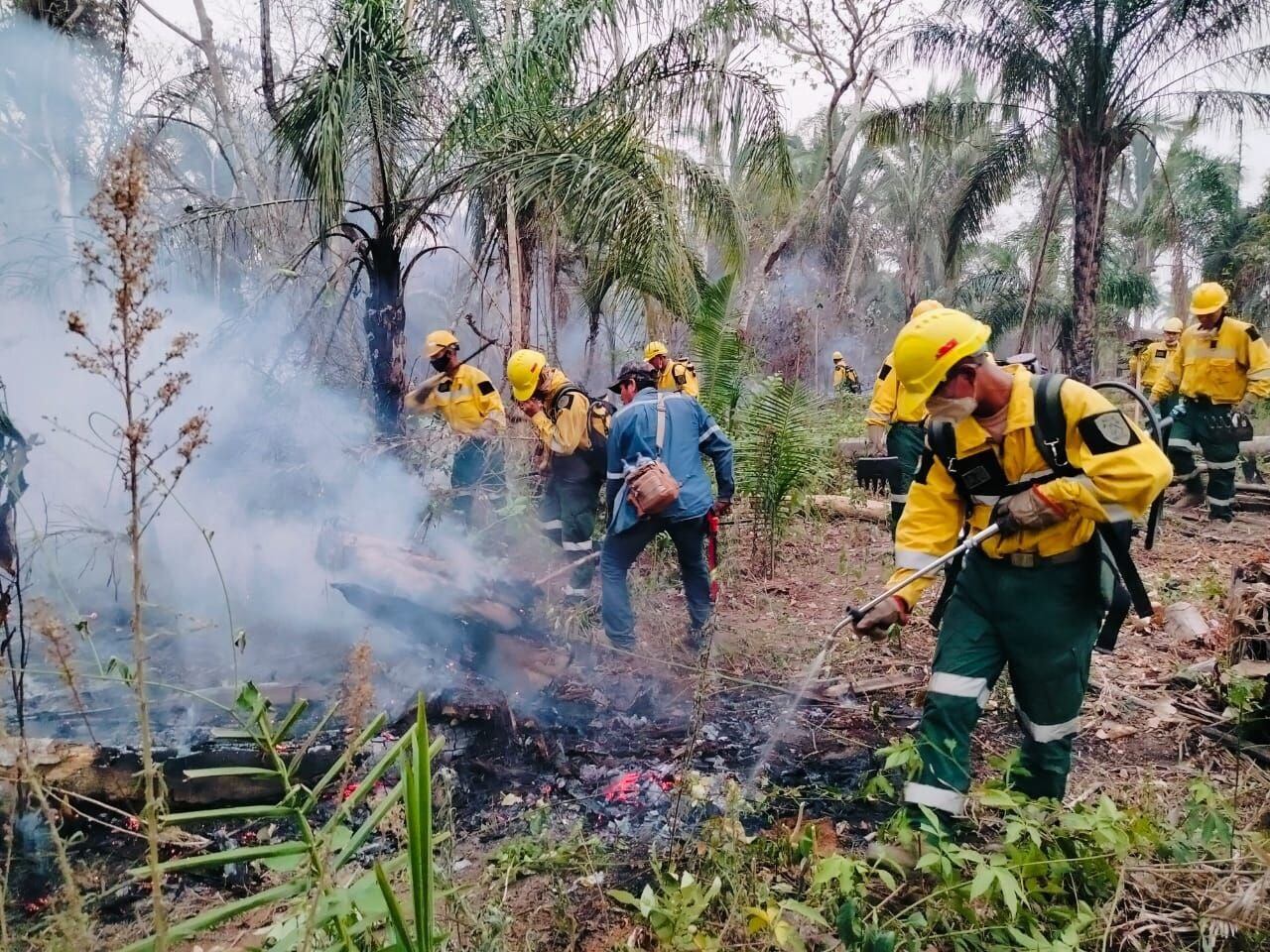 Se desplegaron 4.100 bomberos y 10 aeronaves en la lucha contra el fuego en Bolivia.