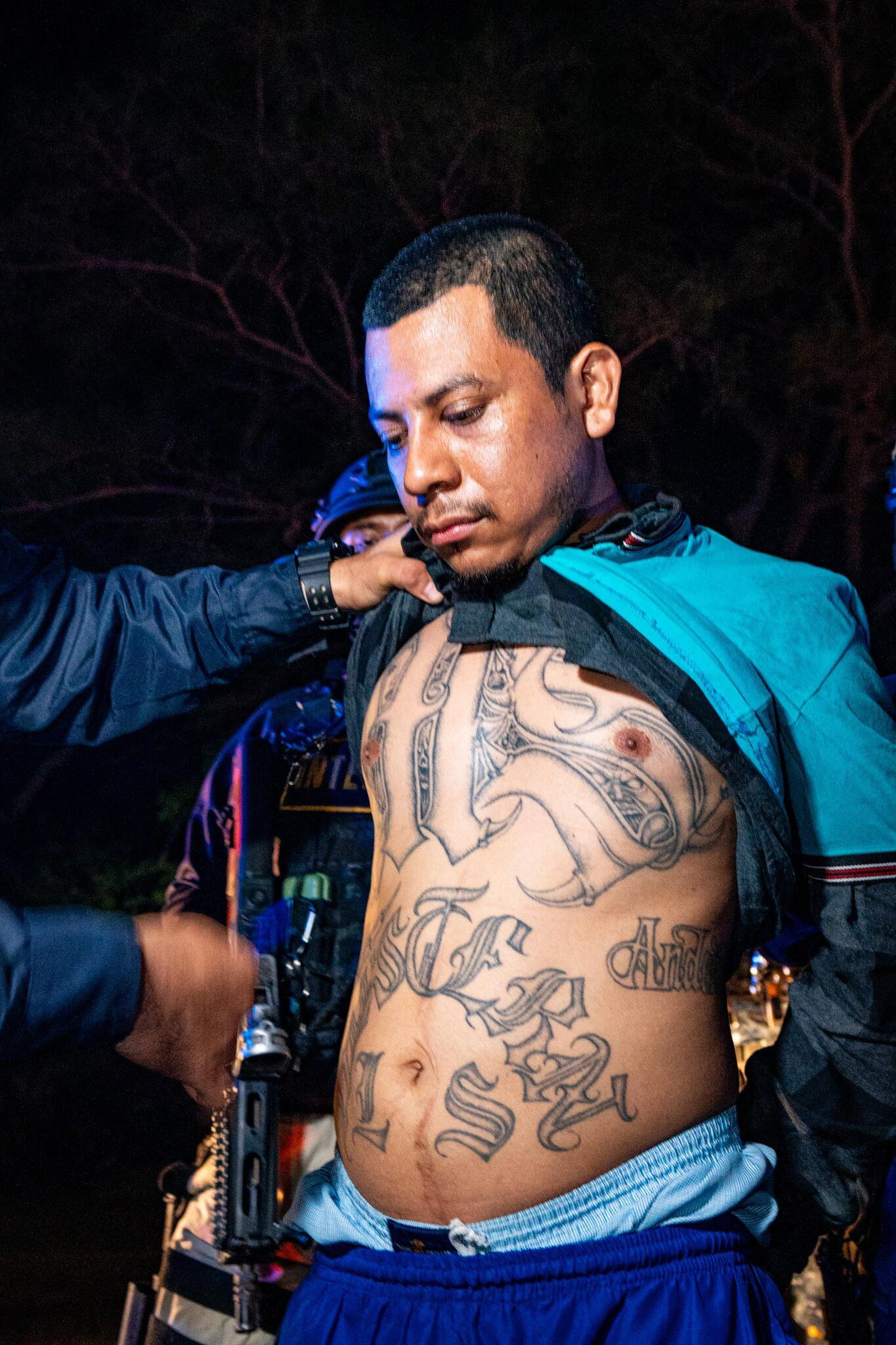 Héctor. Oswaldo González Pérez, alias 'Cruel de Western', luego de ser entregado por México a autoridades de El Salvador.