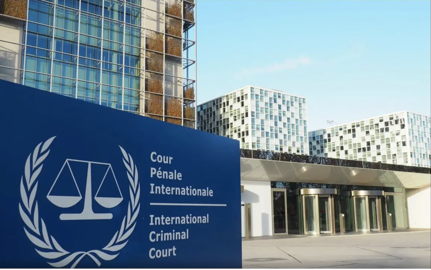 La Corte Penal Internacional, ubicada en La Haya, toma medidas sin precedentes al solicitar órdenes de arresto contra altos cargos de Israel y Hamás por presuntos crímenes de guerra y crímenes contra la humanidad. Foto: Marina Riera/Human Rights Watch