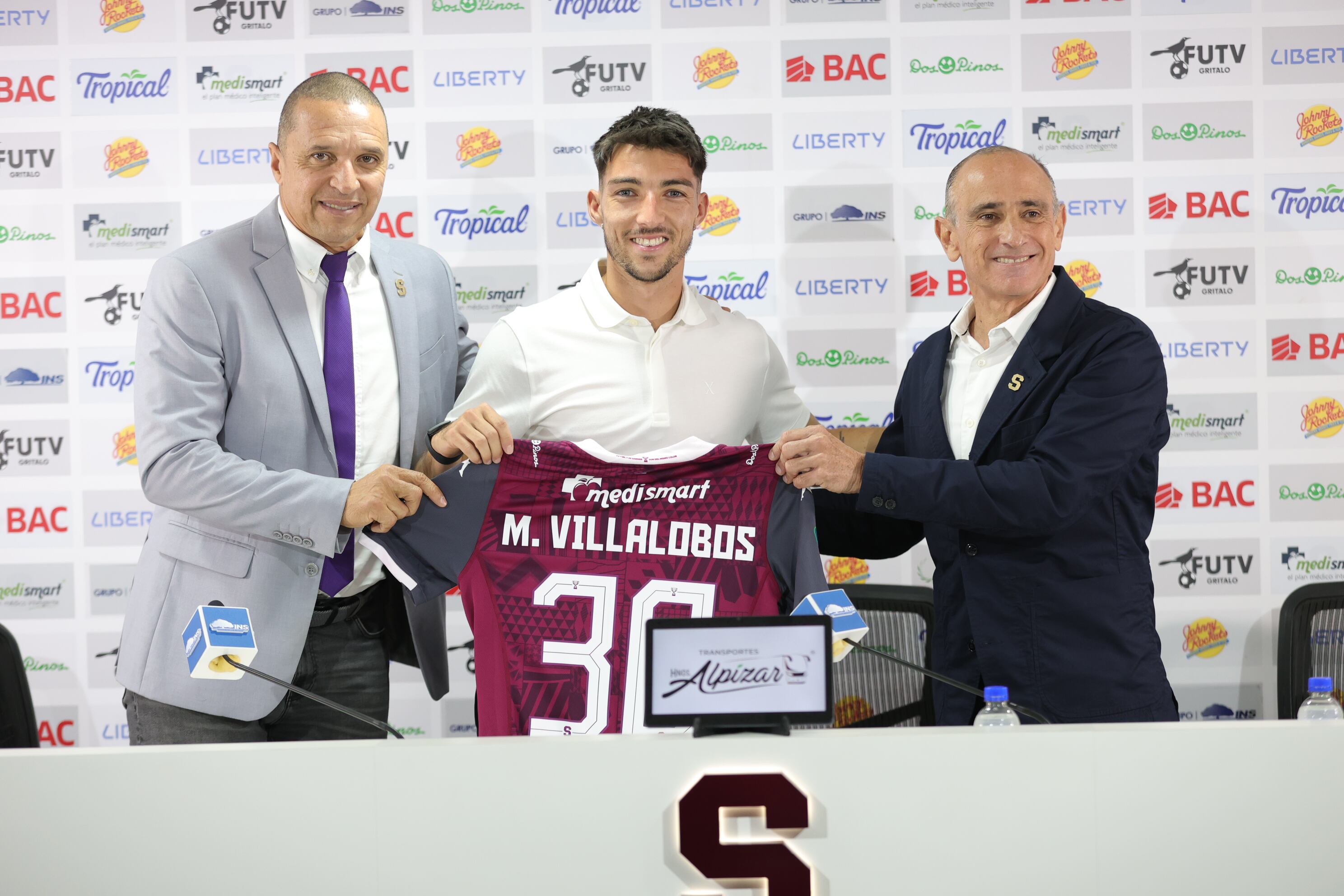 Conferencia de prensa y presentación de Erick Lonis y Mauricio Villalobos en Deportivo Saprissa / Foto John Durán