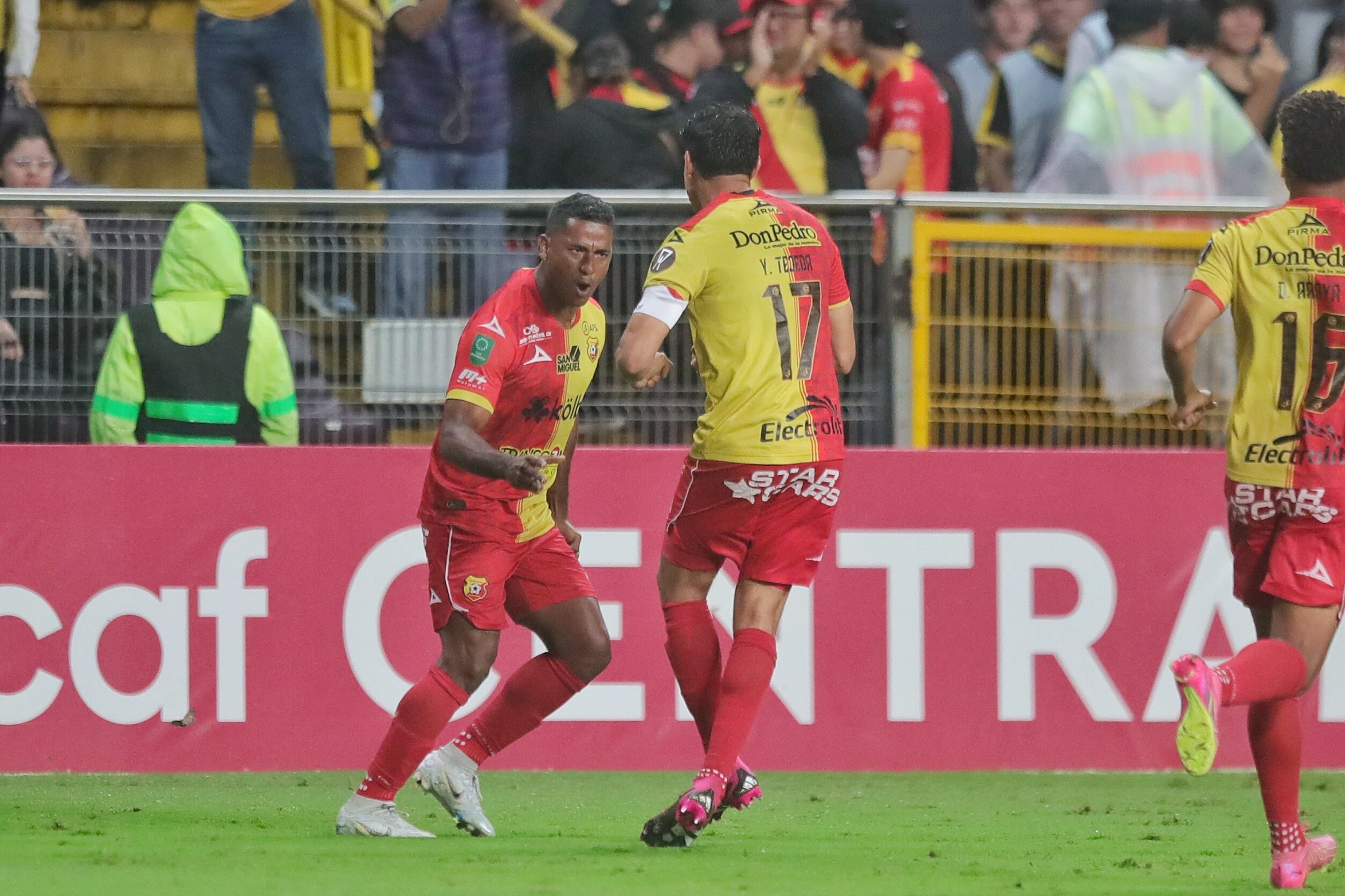 25/10/2023/ Juego entre el Club Sport Herediano vs Liga Deportiva Alajuelense por la copa centroamericana de CONCACAF en el estadio Ricardo Saprissa / Foto John Durán